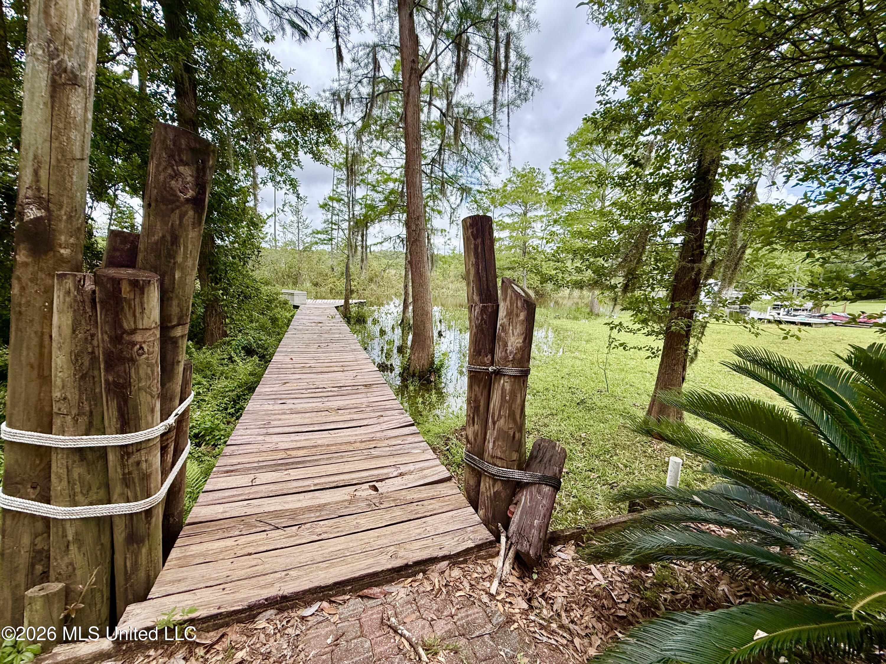 8713 Bayou Castelle Drive Property Photo 12