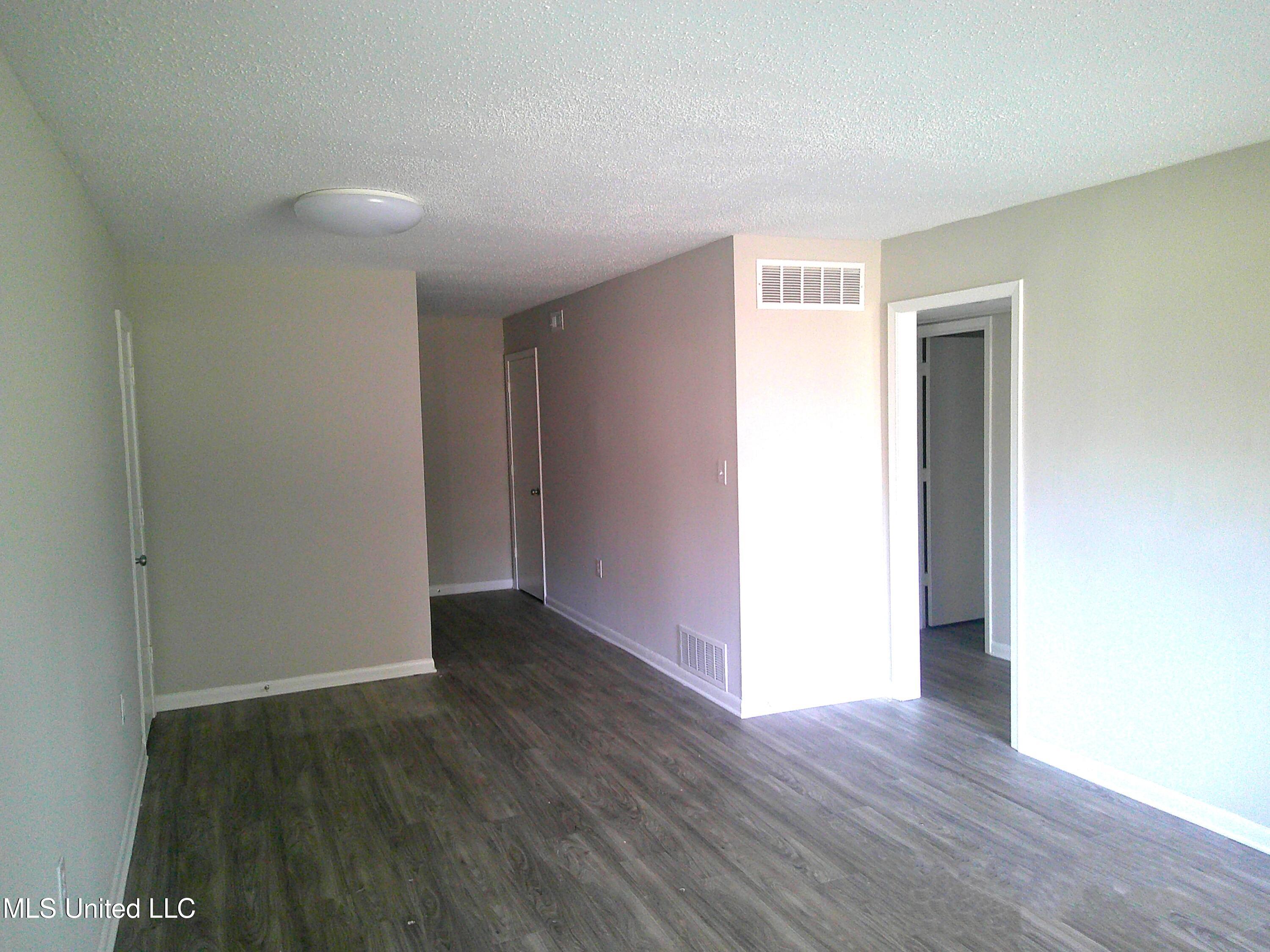 433 Meadowlark Drive Property Photo 6