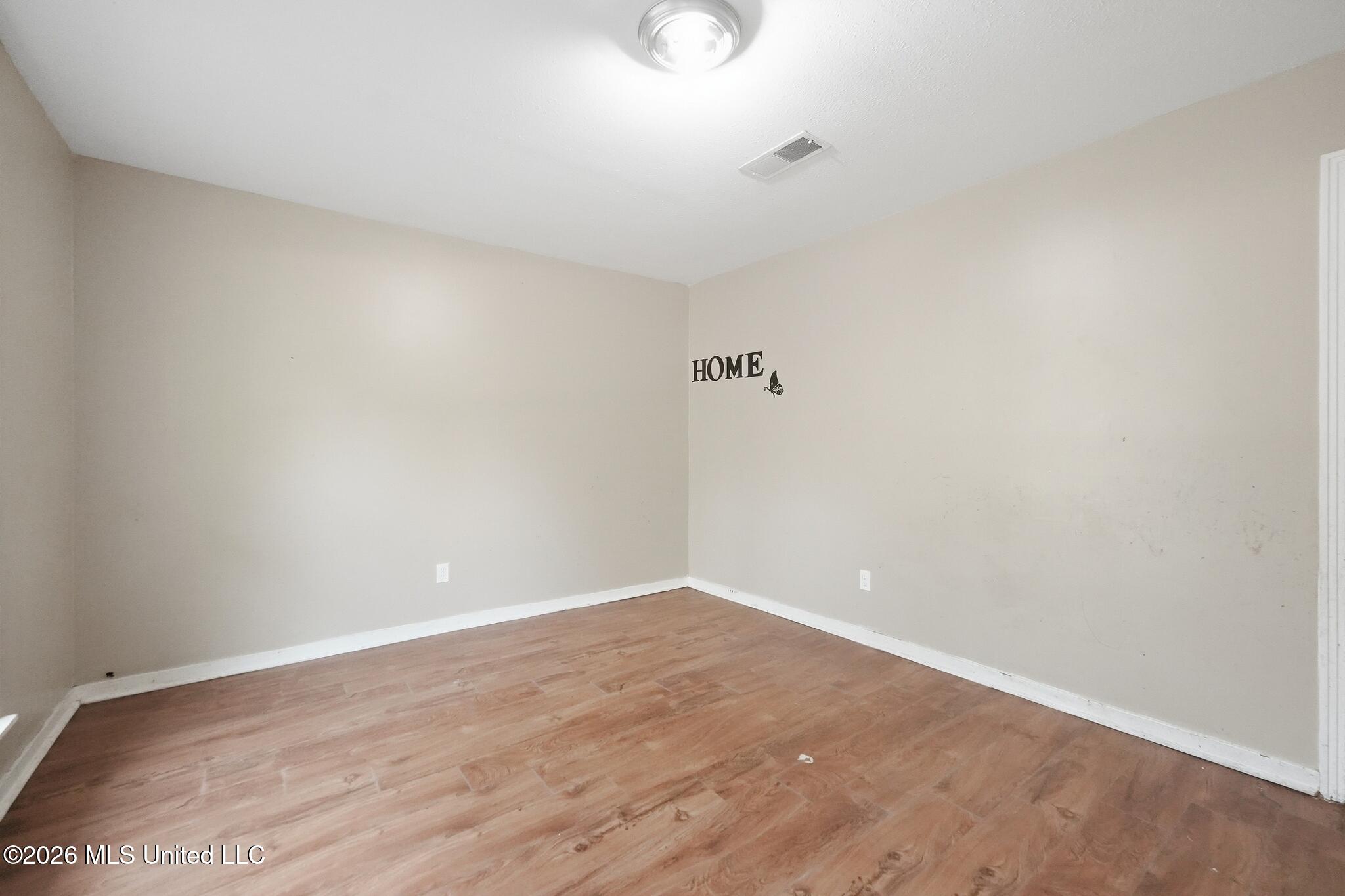 1369 Dianne Drive Property Photo 5