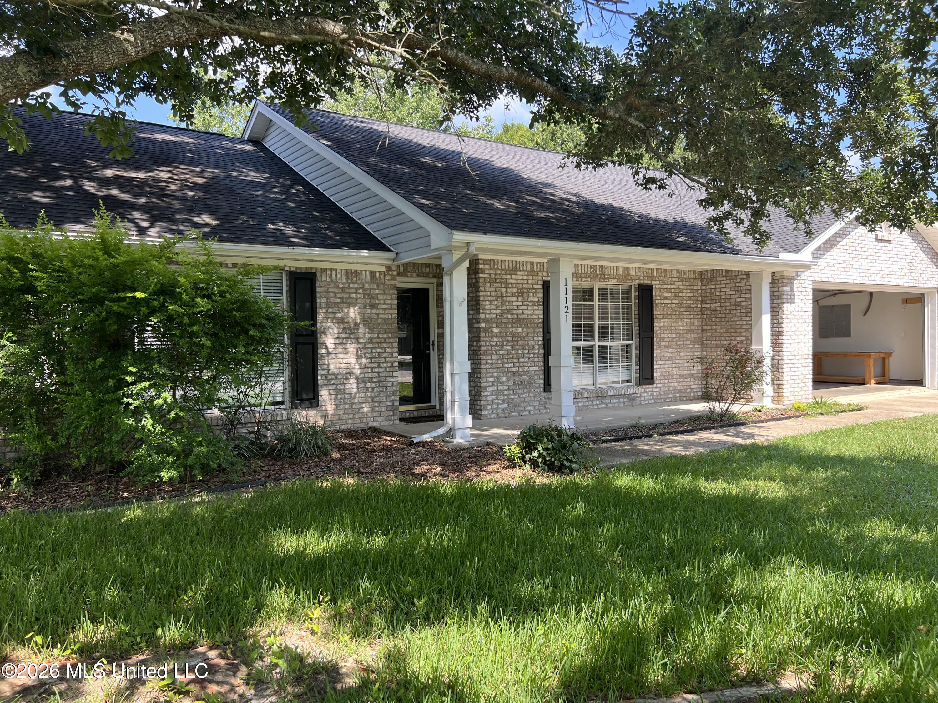 11121 Bayview Lane Property Photo 1