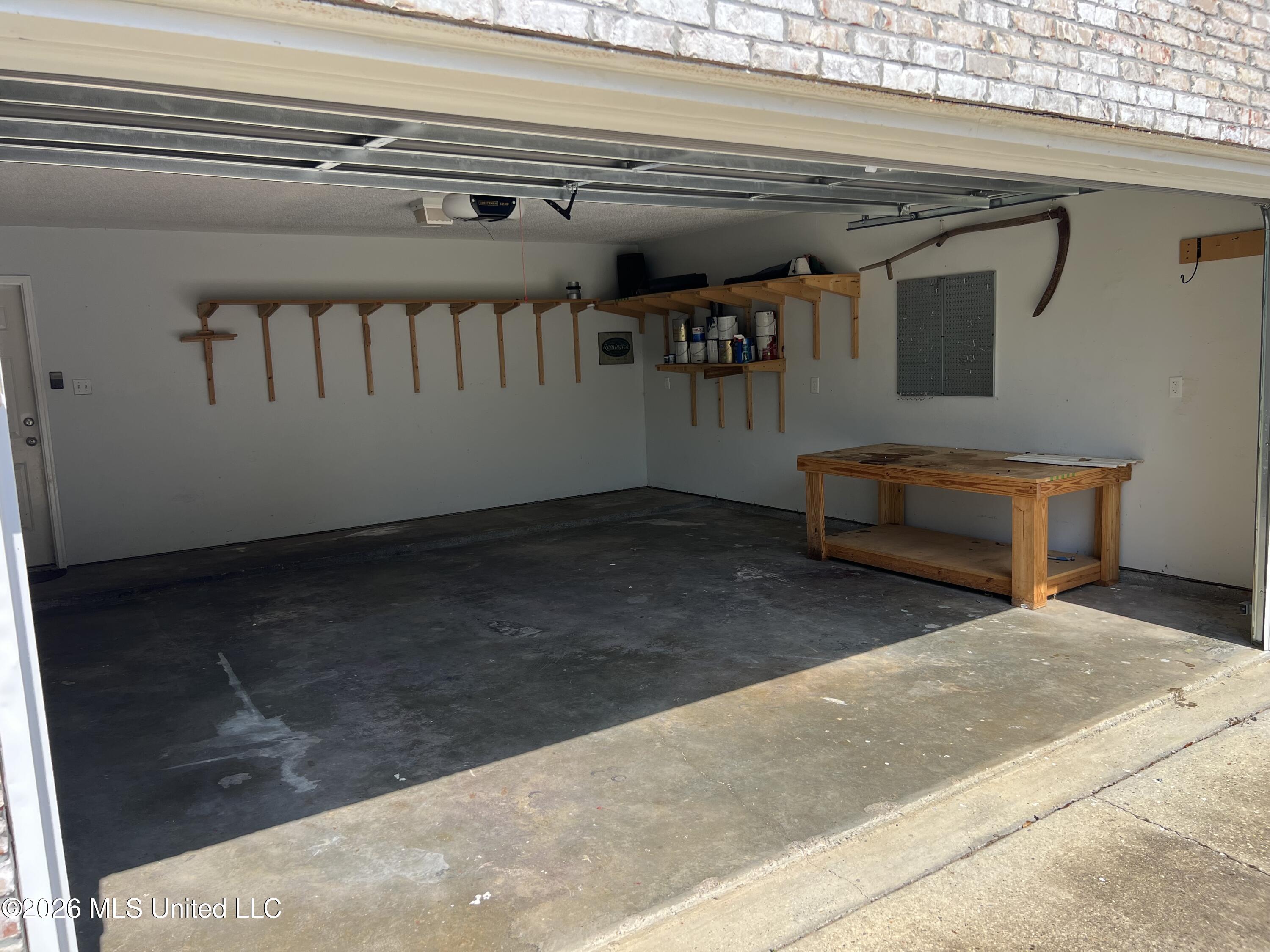 11121 Bayview Lane Property Photo 2