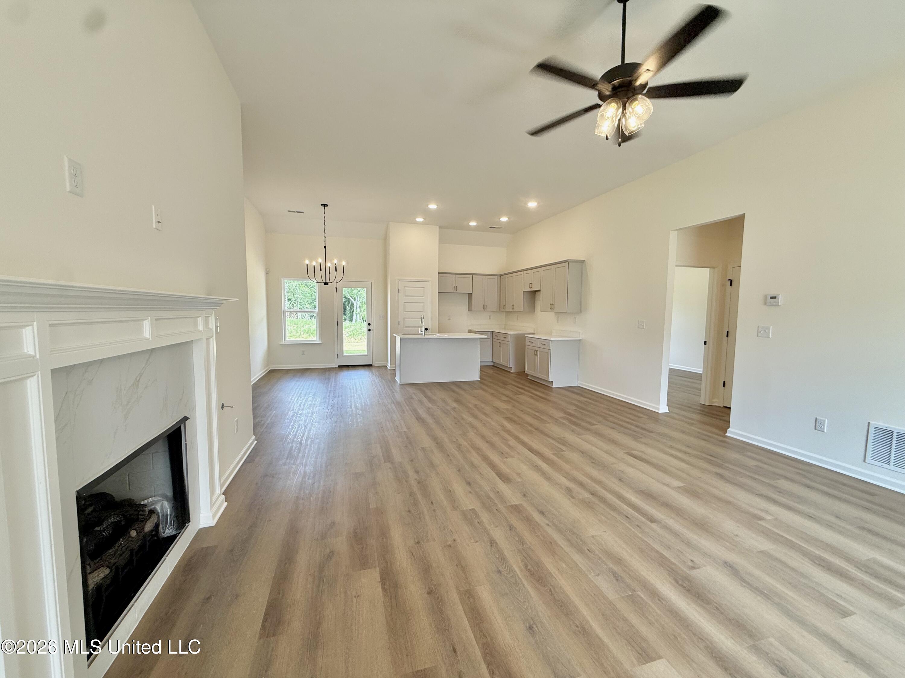1088 Great Glen Drive Property Photo 3