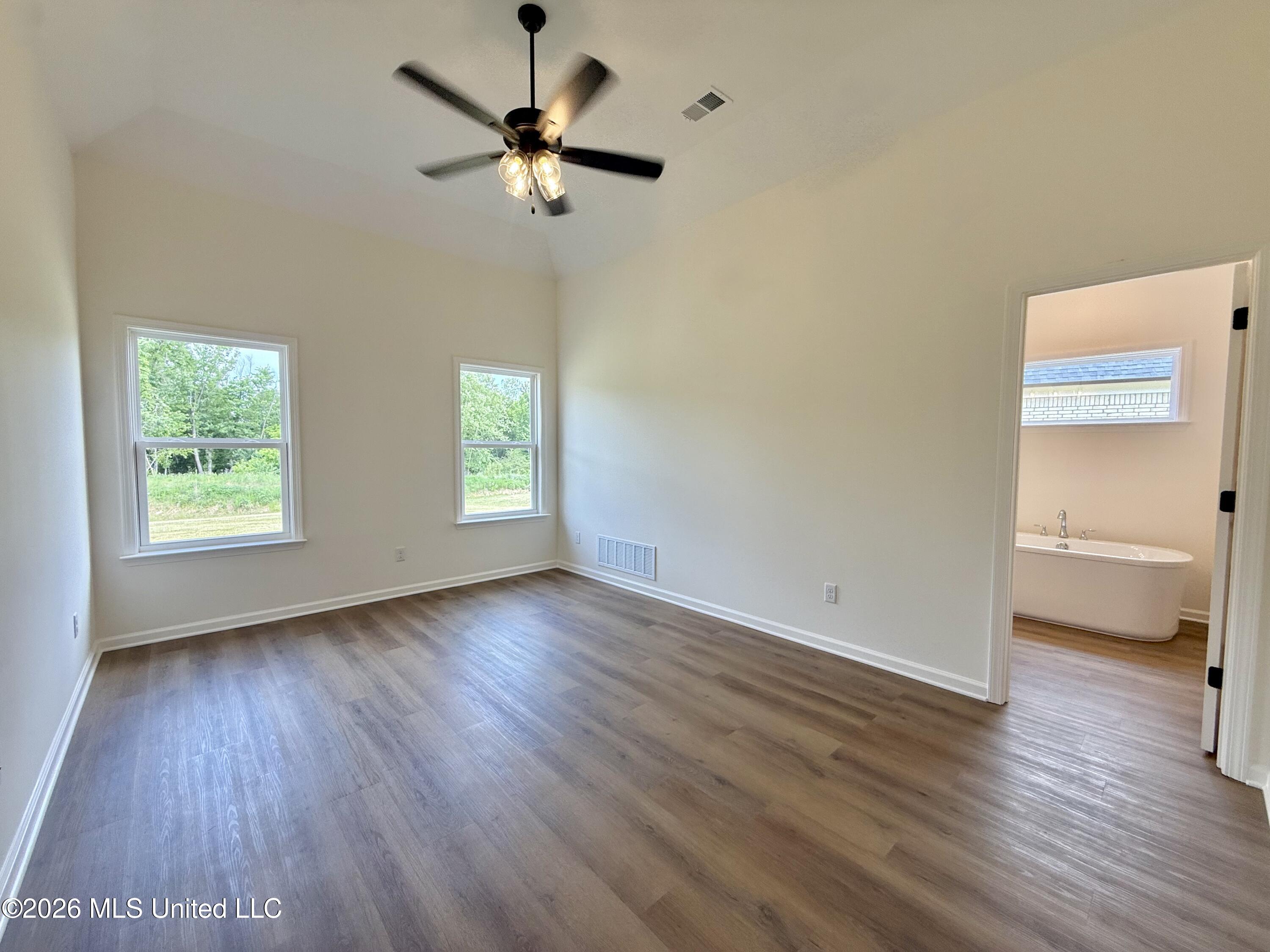 1088 Great Glen Drive Property Photo 6