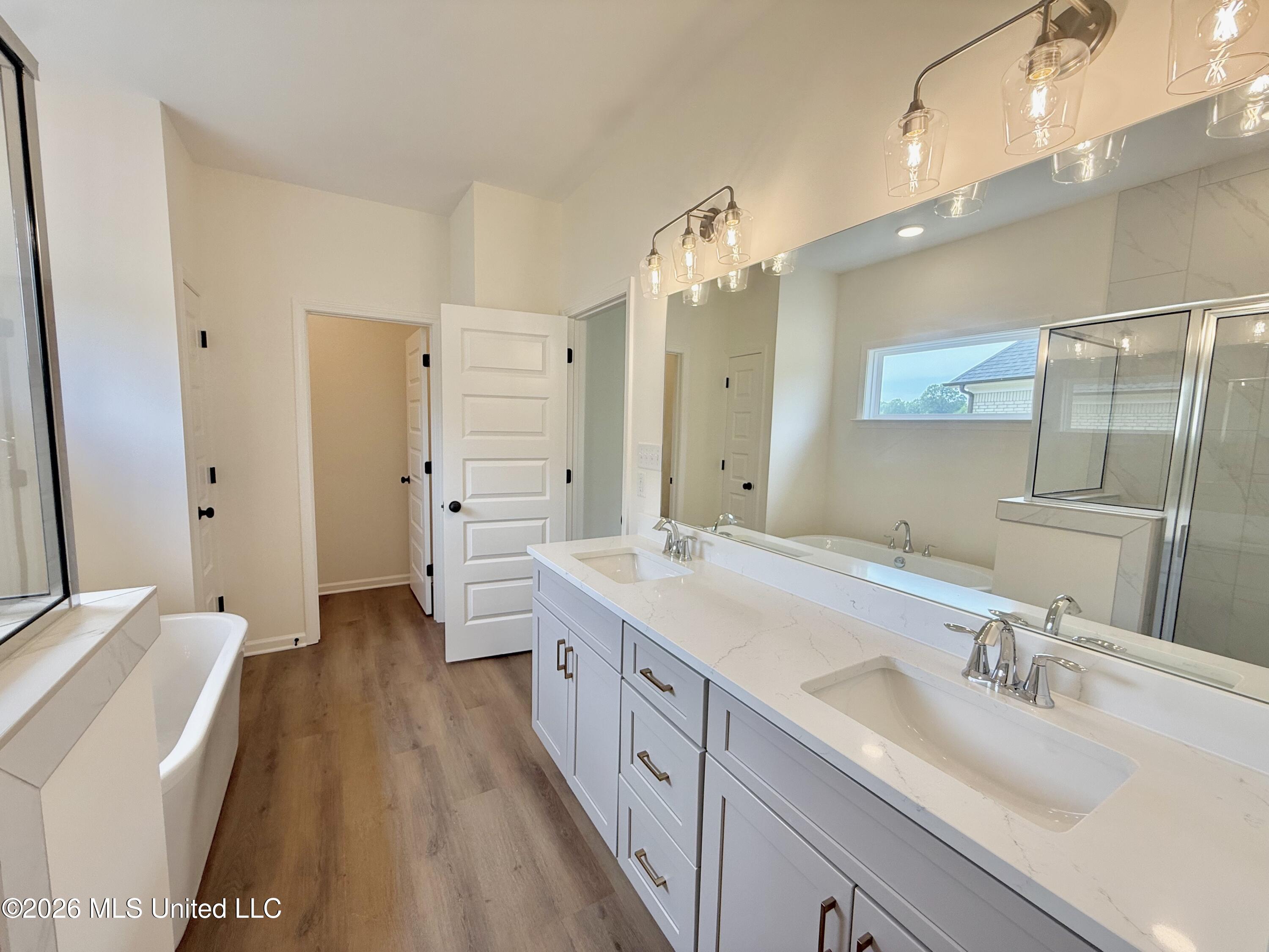 1088 Great Glen Drive Property Photo 7