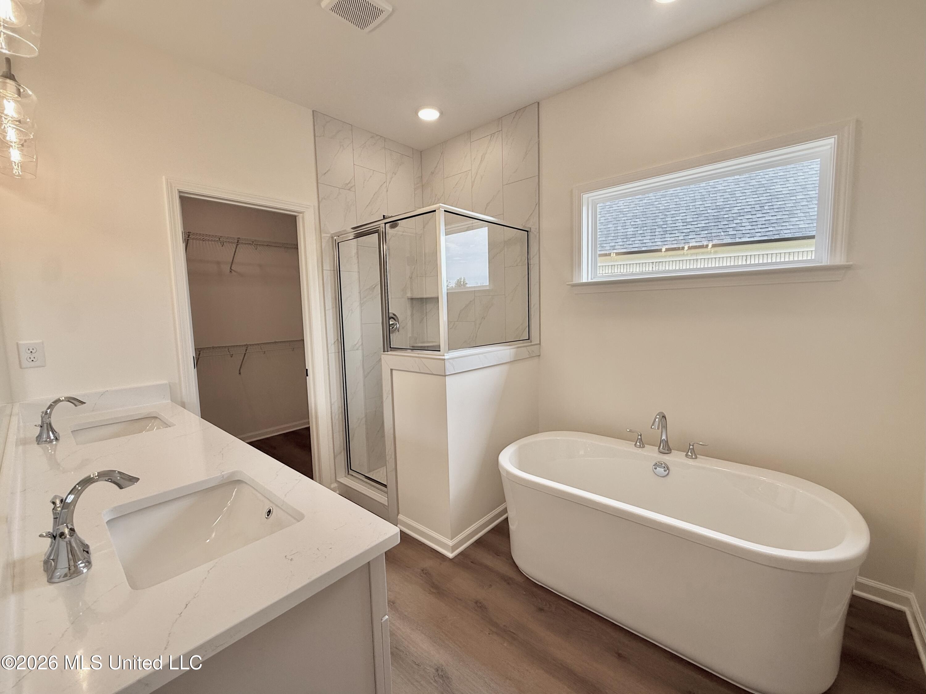 1088 Great Glen Drive Property Photo 8