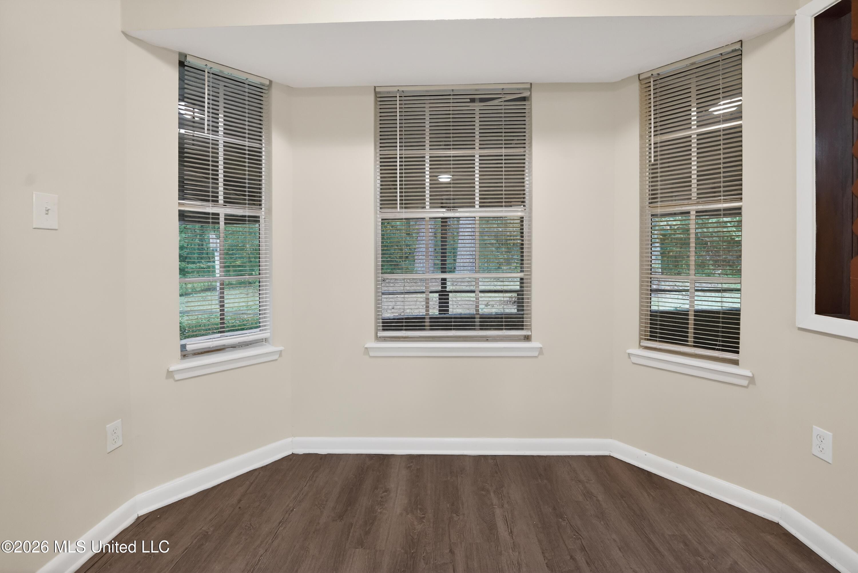 5354 Brookhollow Drive Property Photo 8
