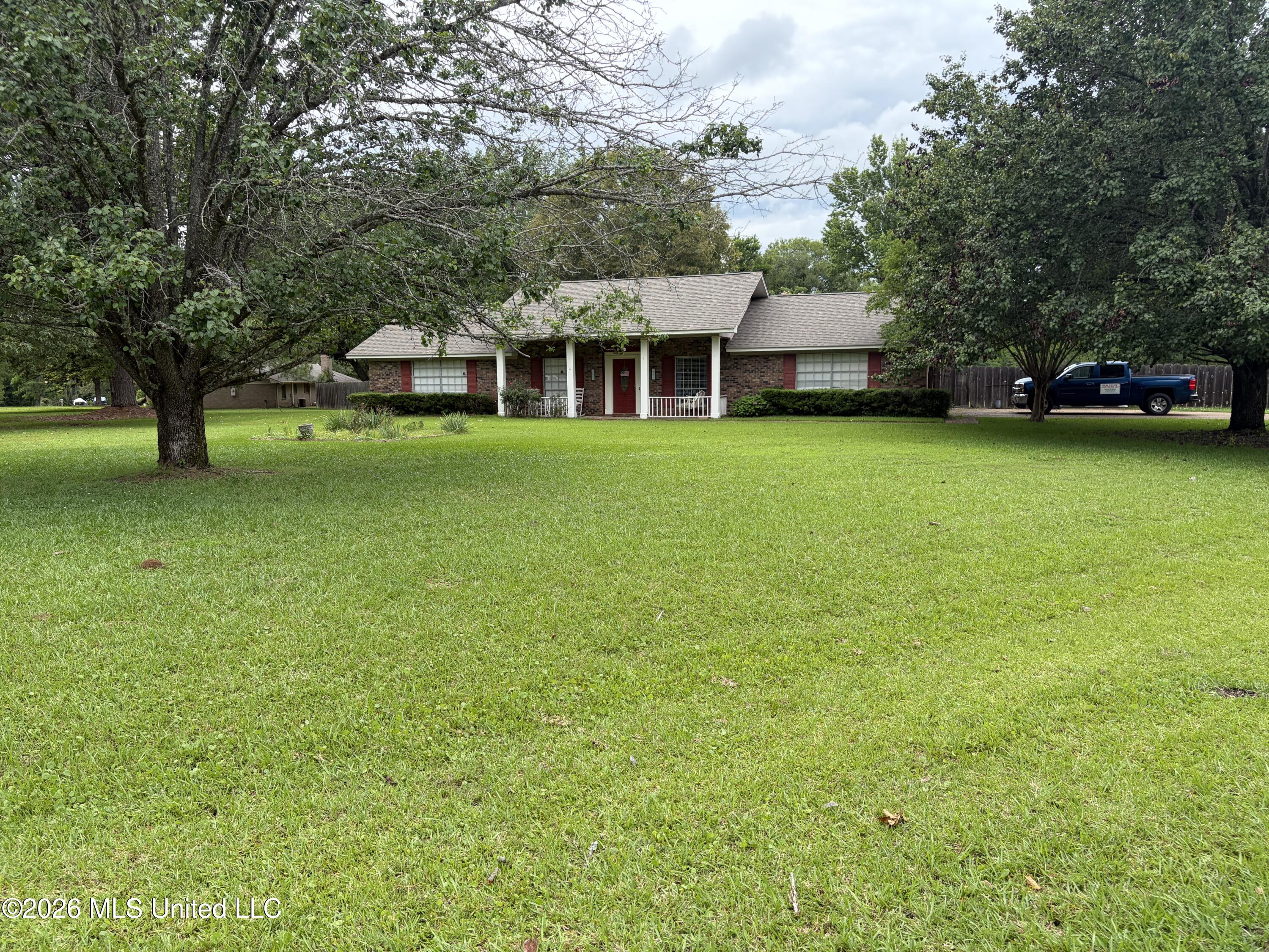 23 Nelson Circle Property Photo 4