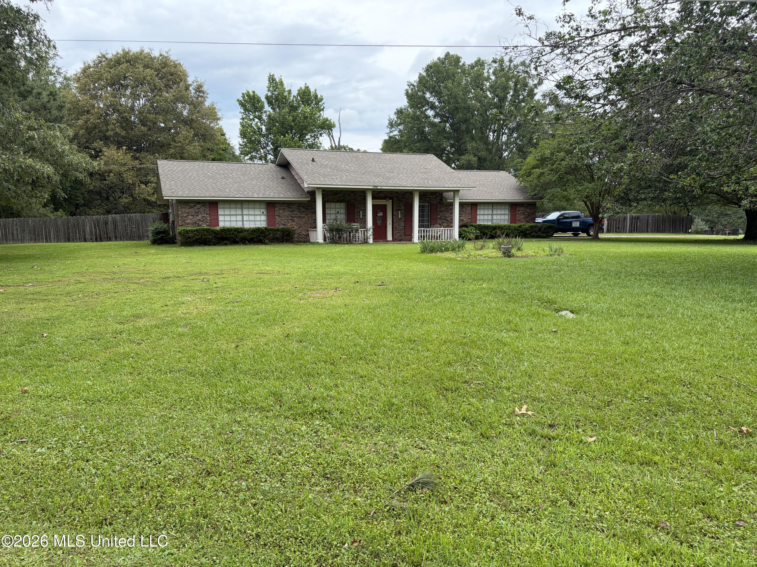 23 Nelson Circle Property Photo 5
