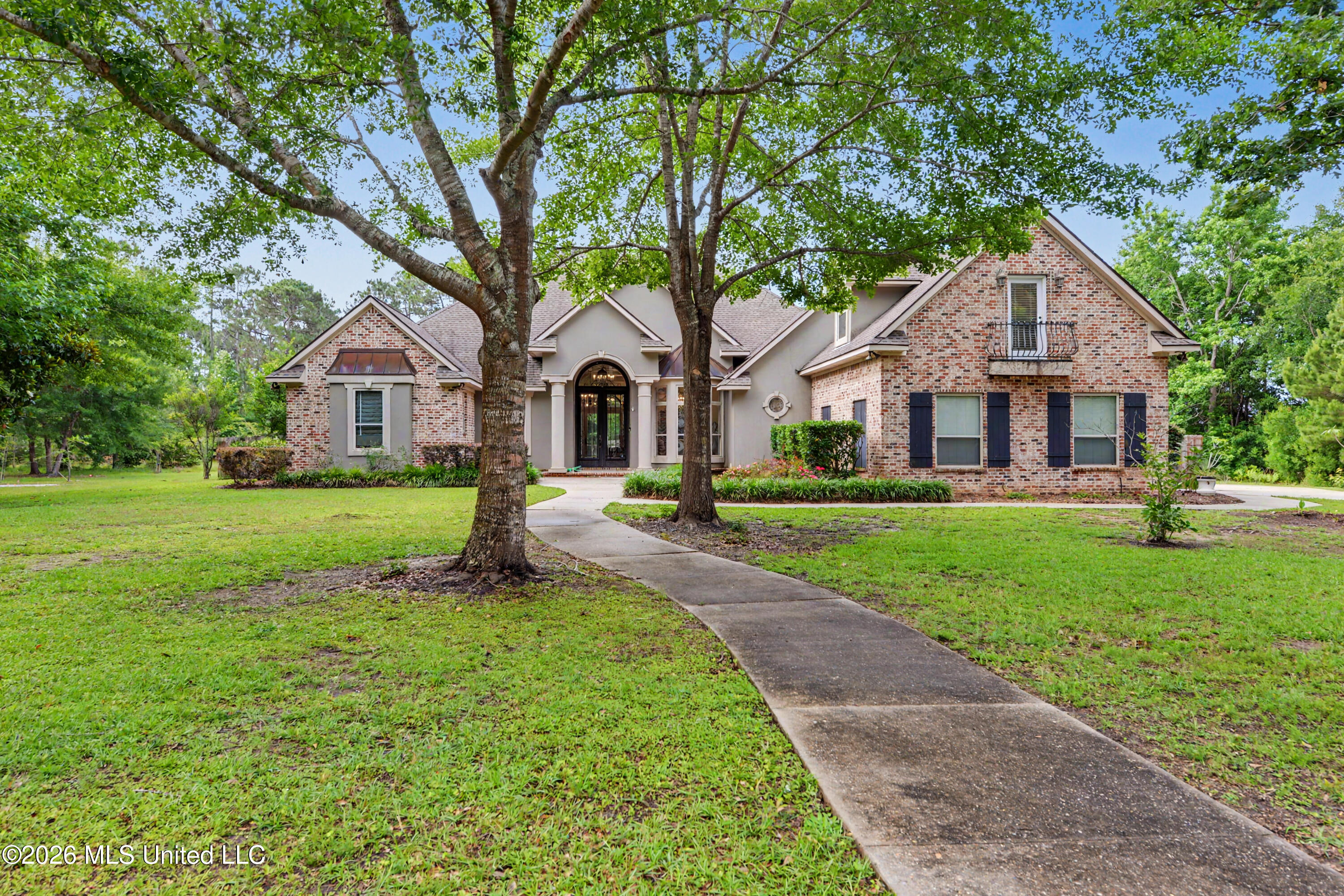 6101 Olde Oakview Property Photo 1