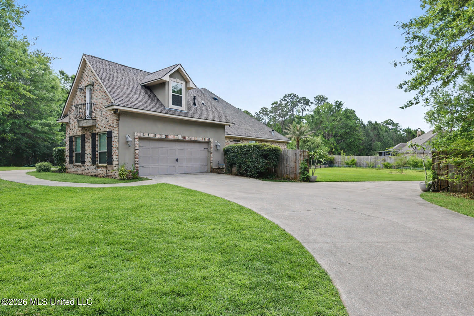 6101 Olde Oakview Property Photo 3