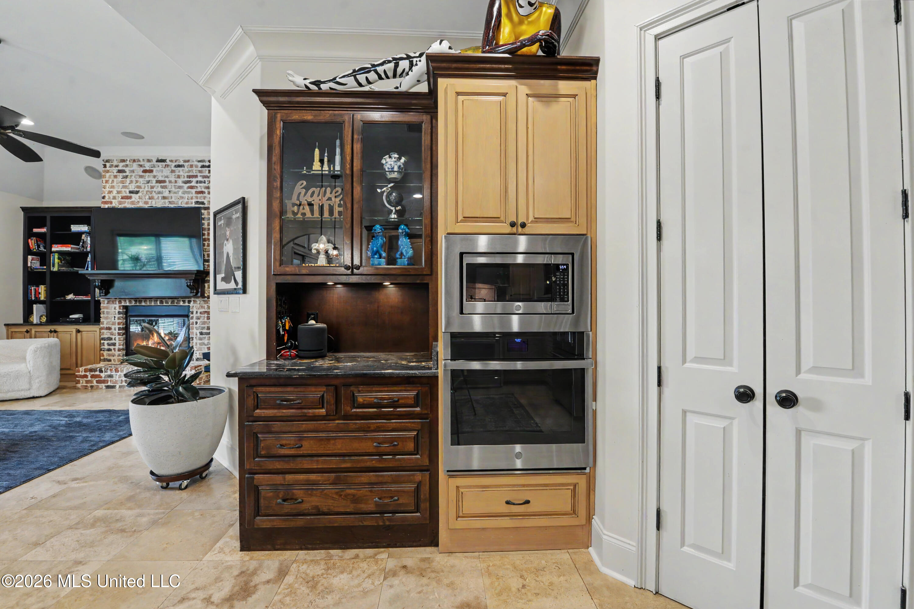 6101 Olde Oakview Property Photo 14