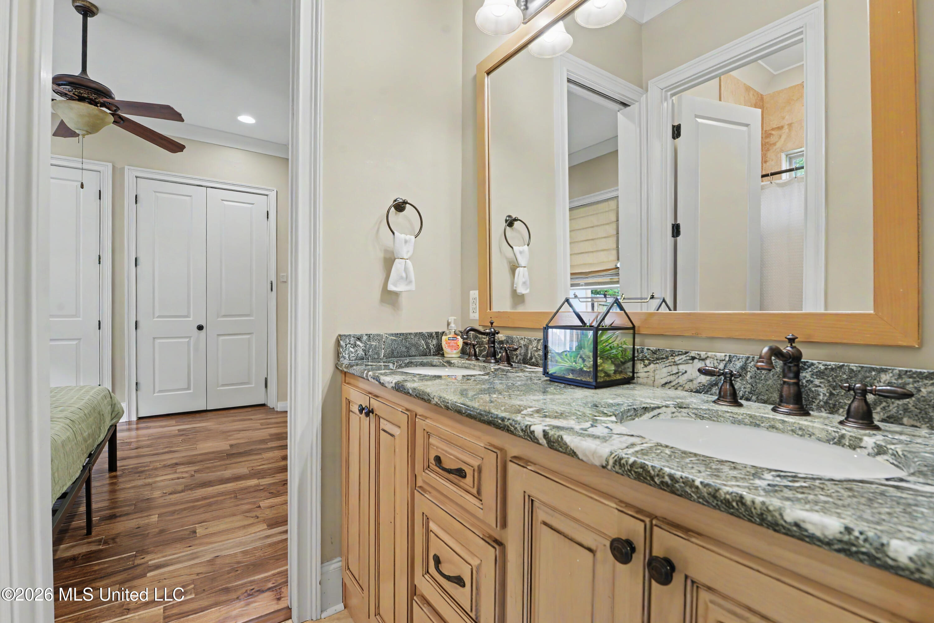 6101 Olde Oakview Property Photo 28