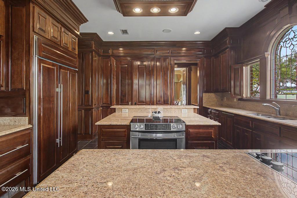 616 E Beach Boulevard Property Photo 20