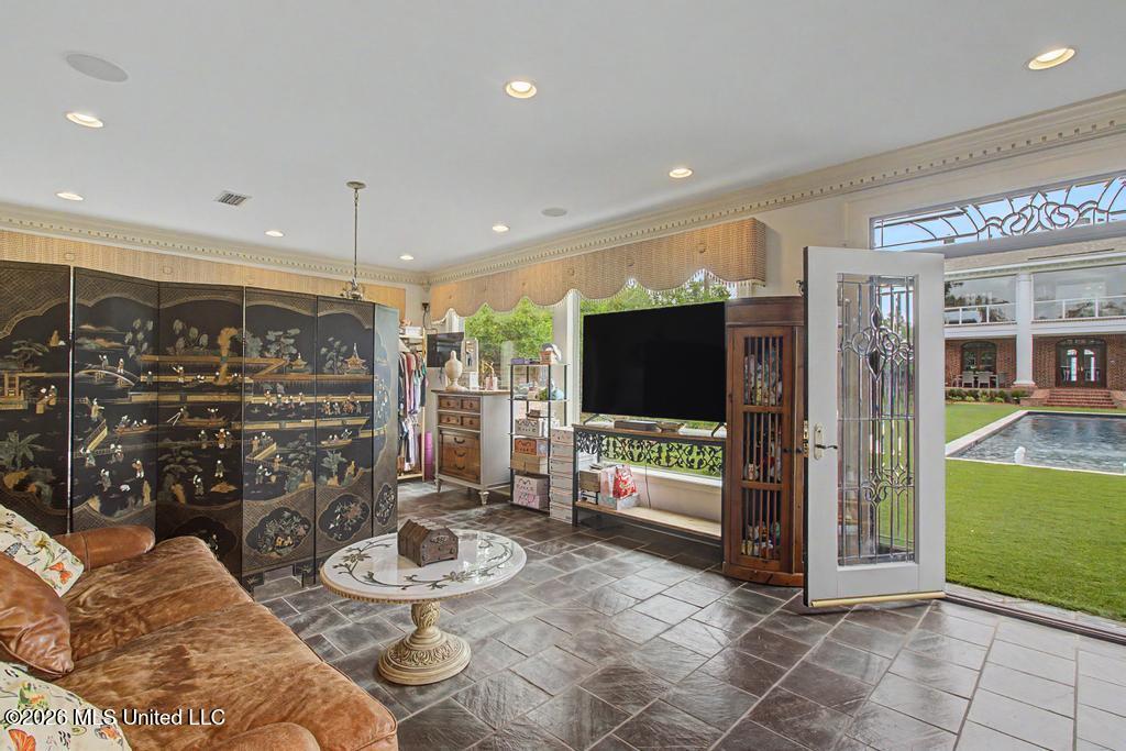 616 E Beach Boulevard Property Photo 54