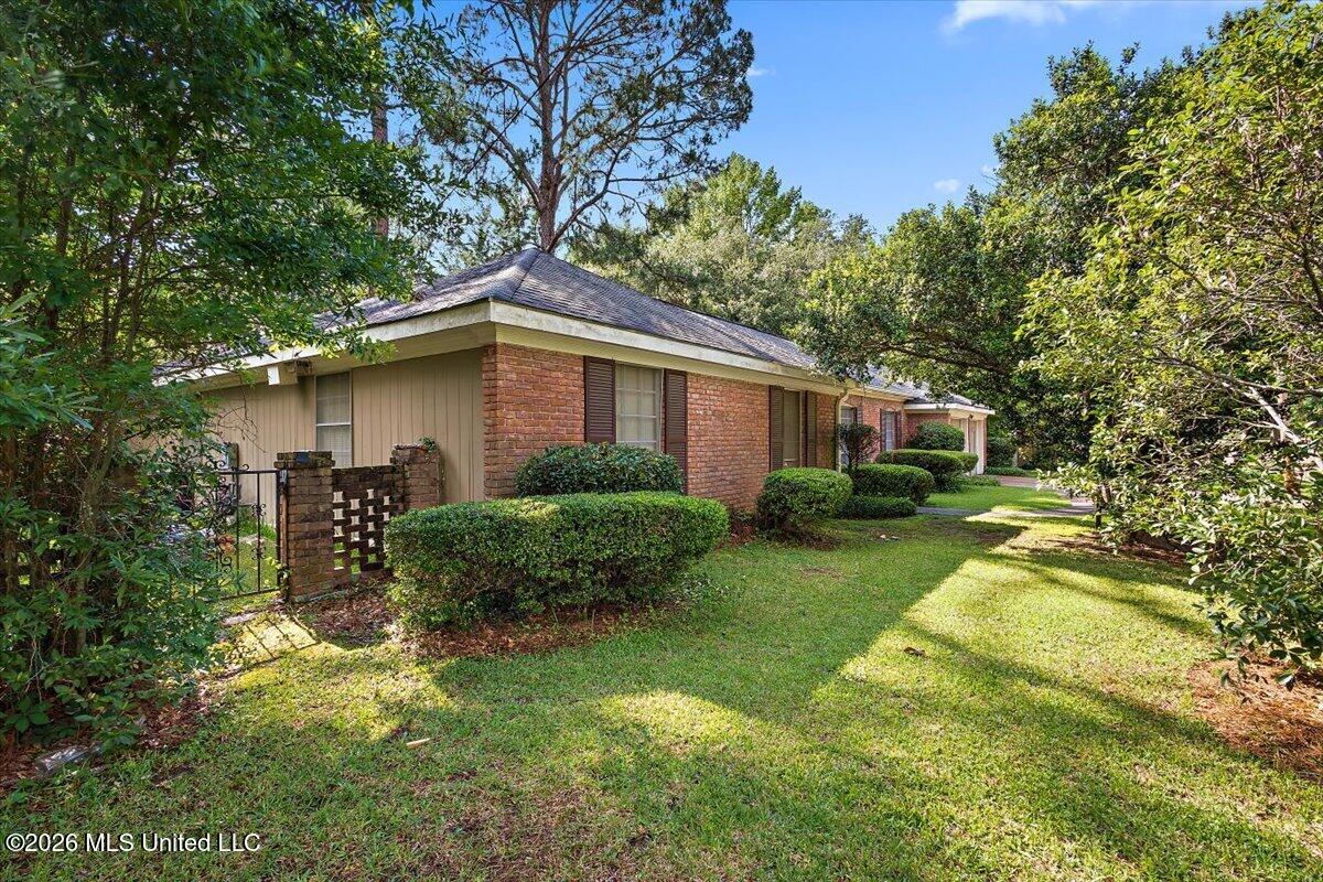 5207 Meadow Oaks Park Drive Property Photo 3