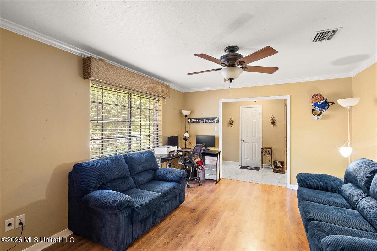 5207 Meadow Oaks Park Drive Property Photo 8