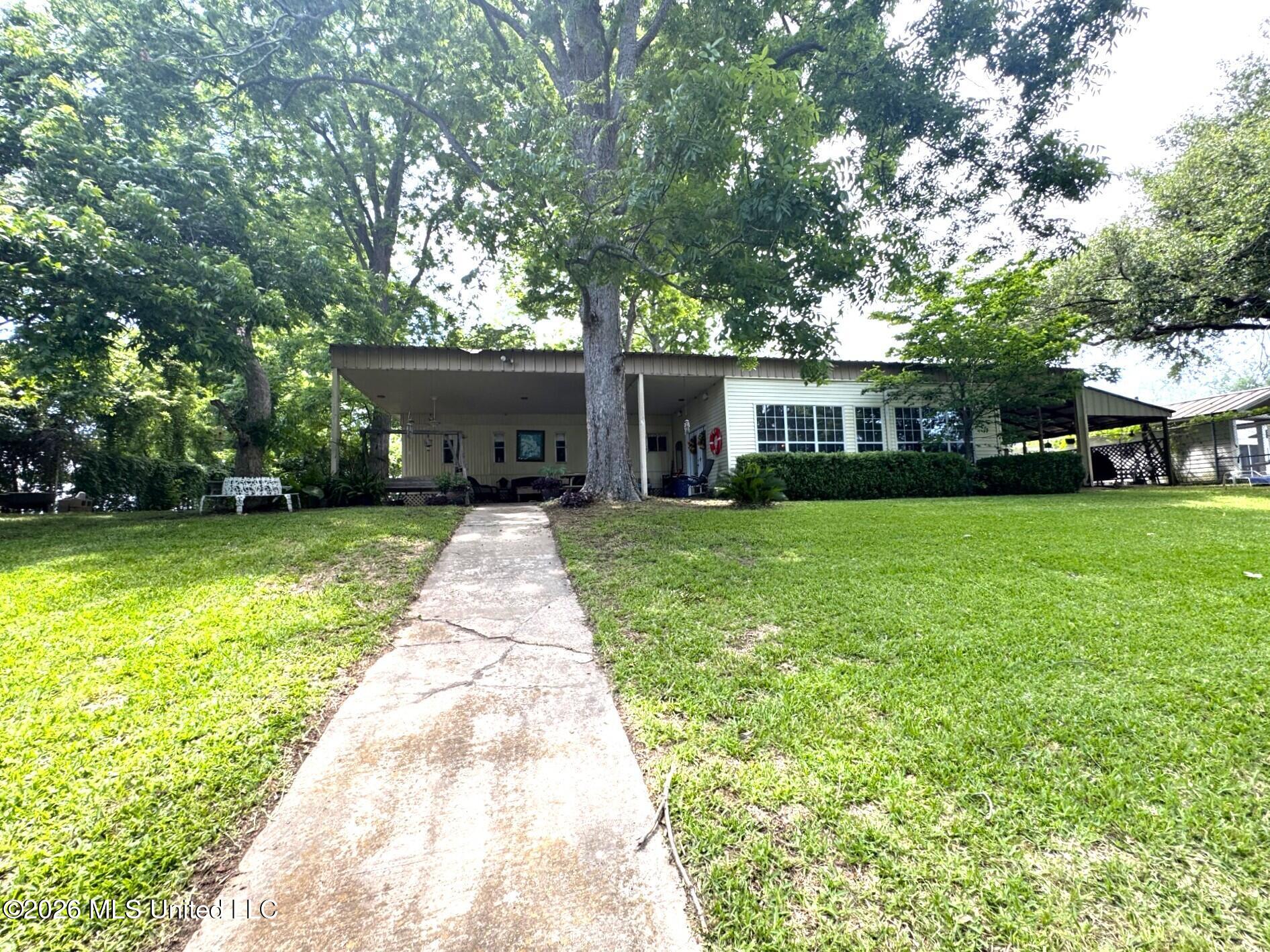 5043 Highway 568 Property Photo 1