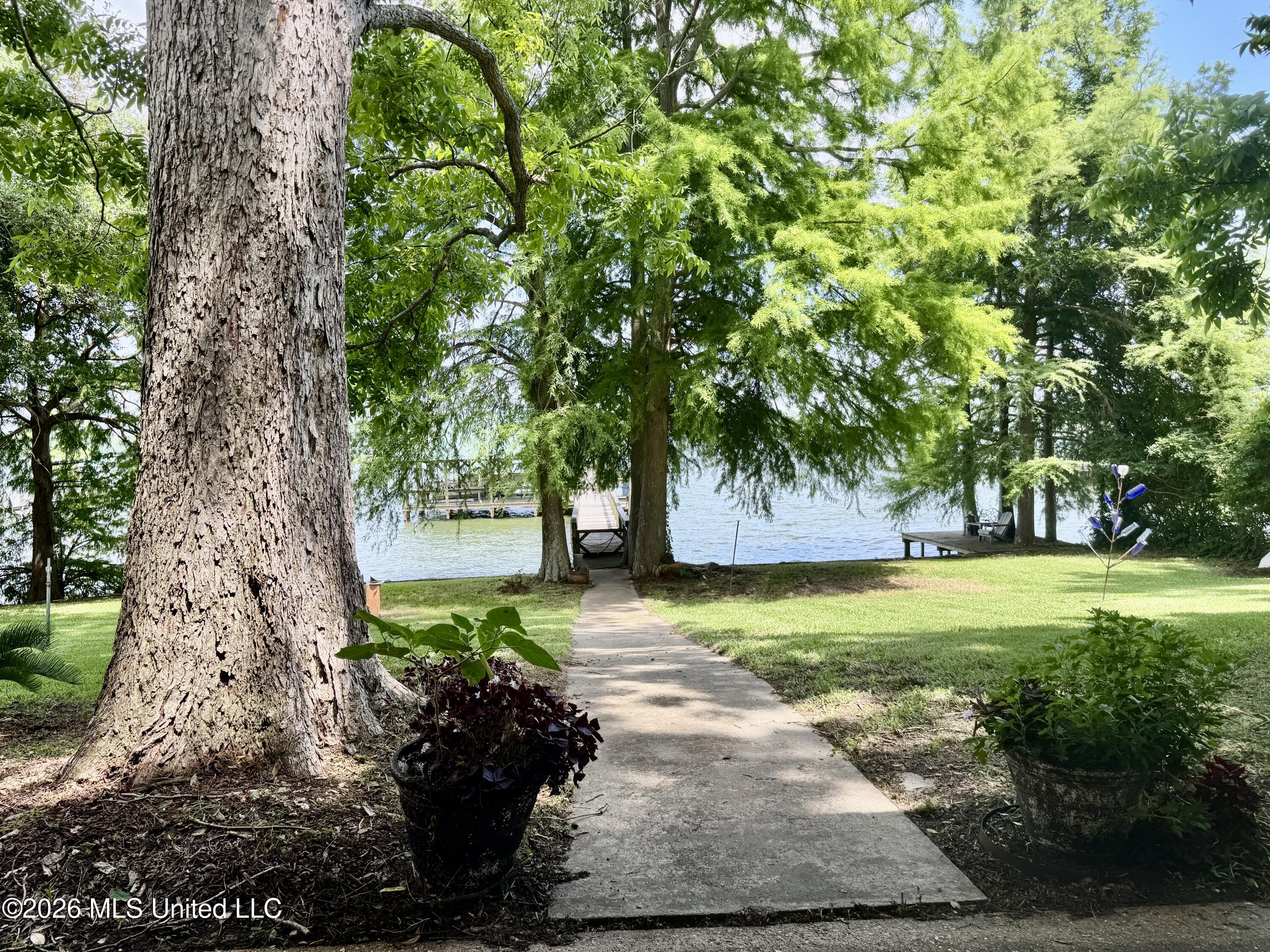 5043 Highway 568 Property Photo 3