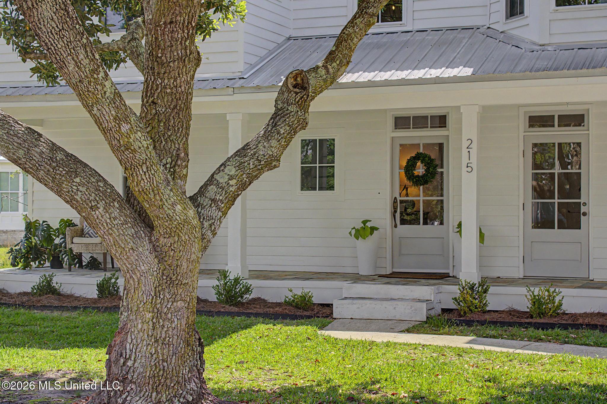 215 Blue Heron Cove Property Photo 3
