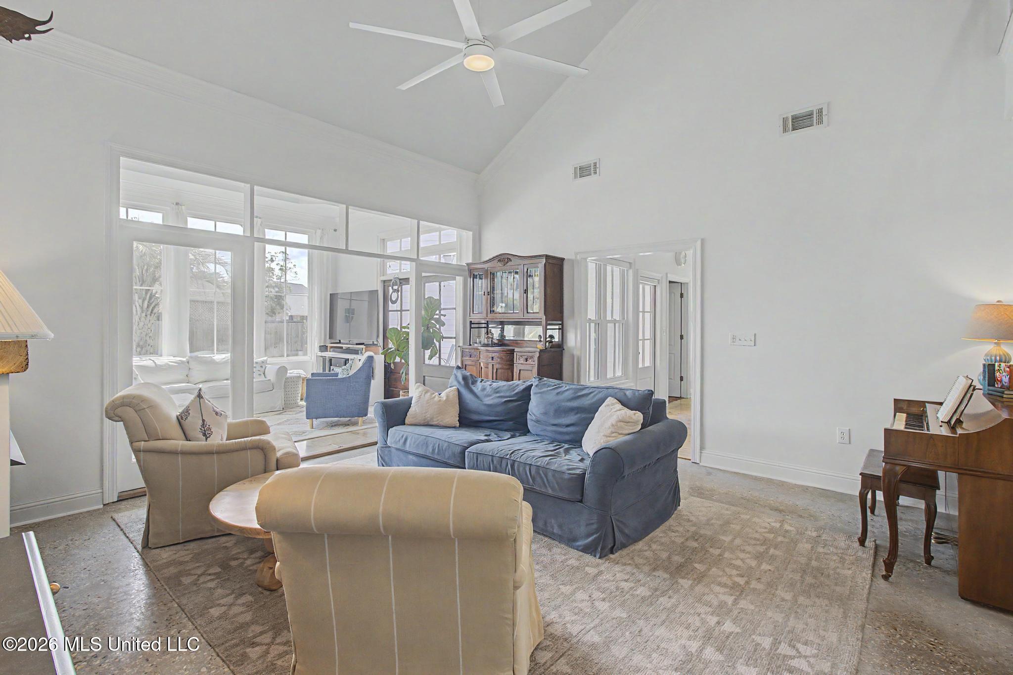 215 Blue Heron Cove Property Photo 14