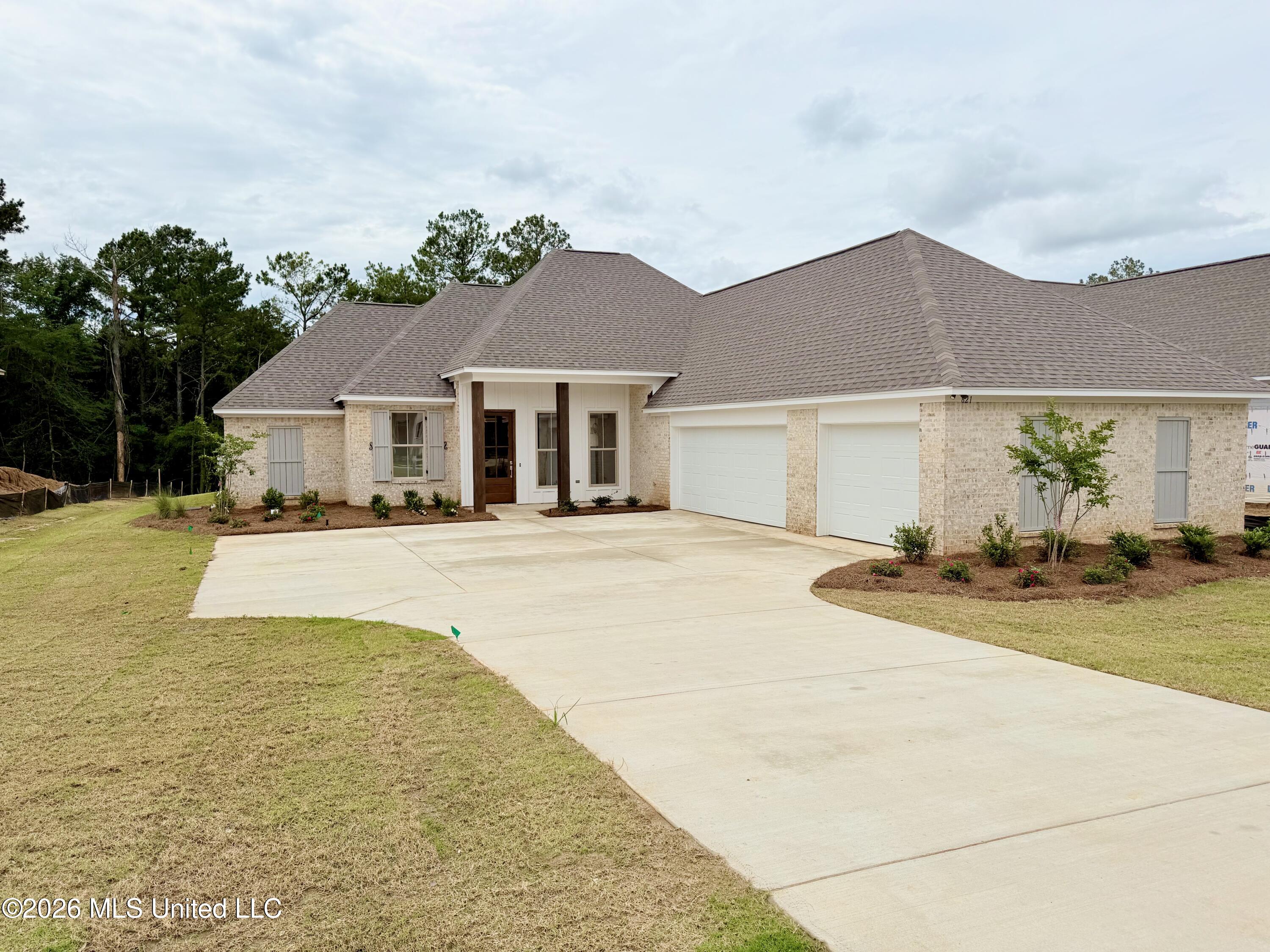 821 Thornberry Ridge Property Photo 2