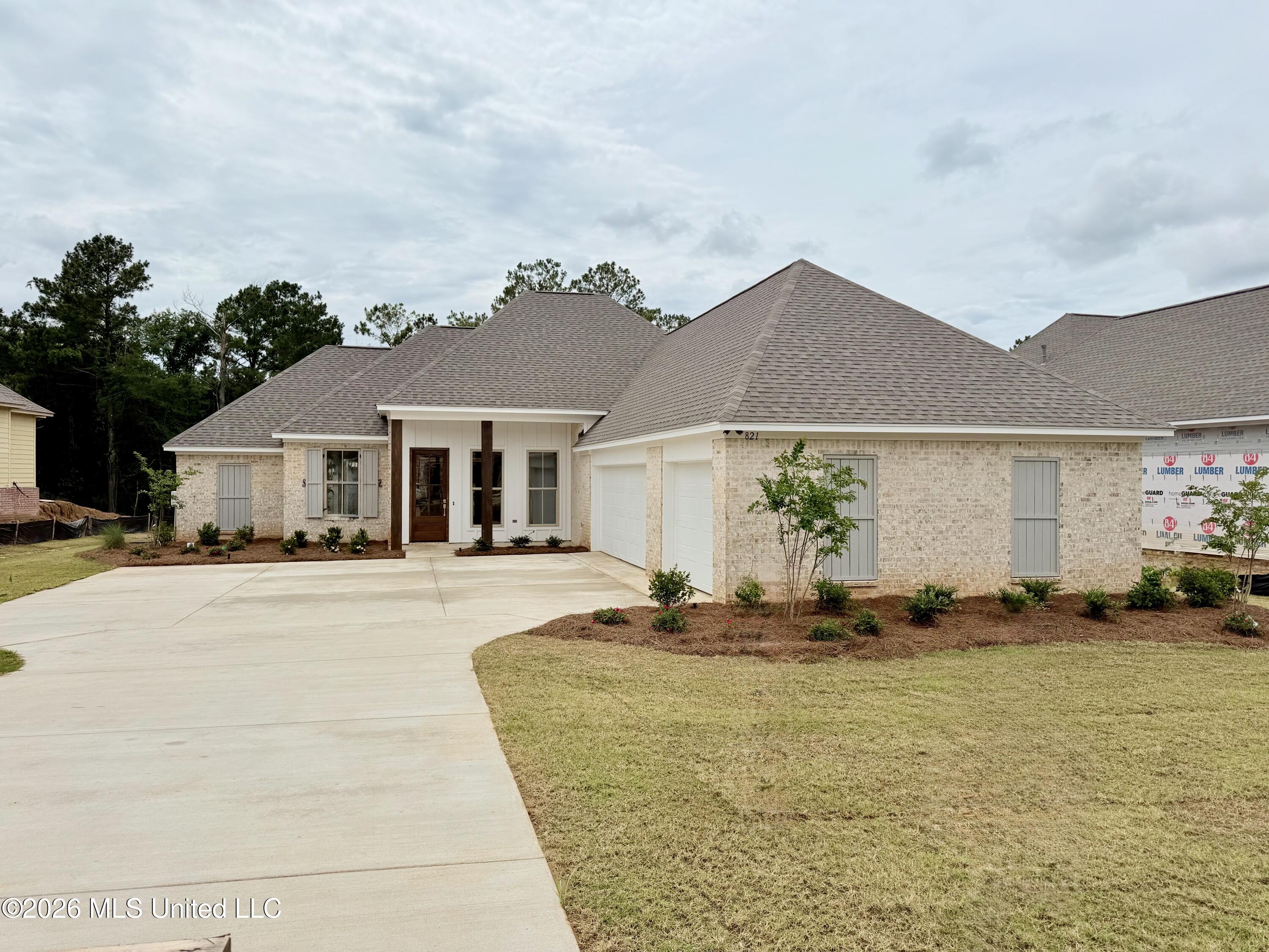 821 Thornberry Ridge Property Photo 3