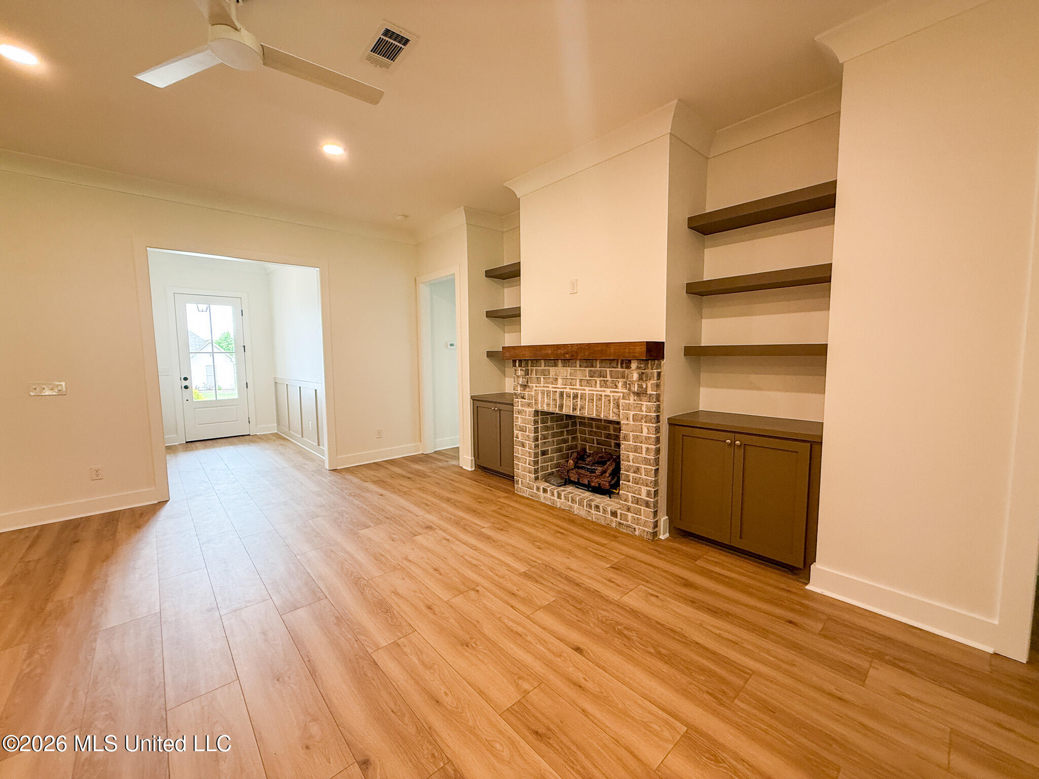 352 Oakville Circle Property Photo 3