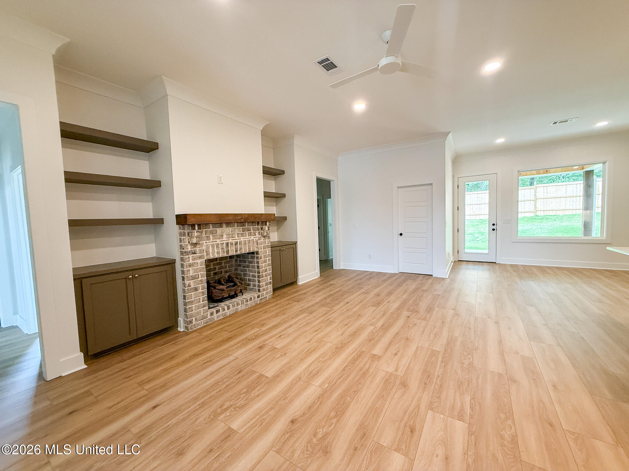 352 Oakville Circle Property Photo 7