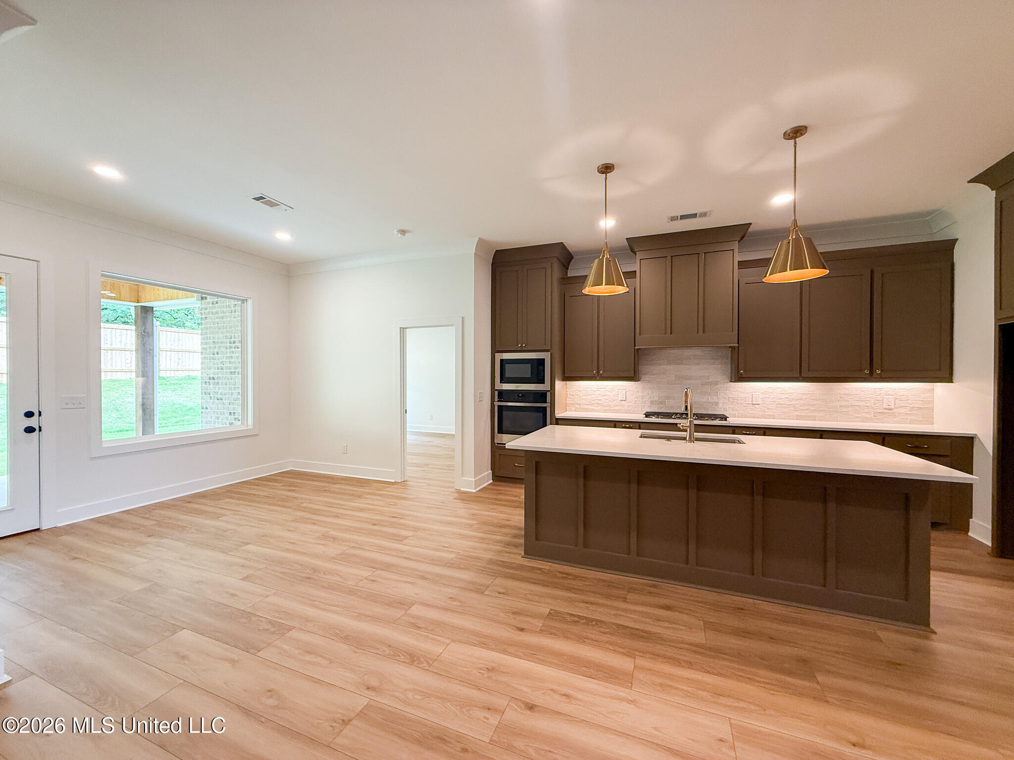 352 Oakville Circle Property Photo 8
