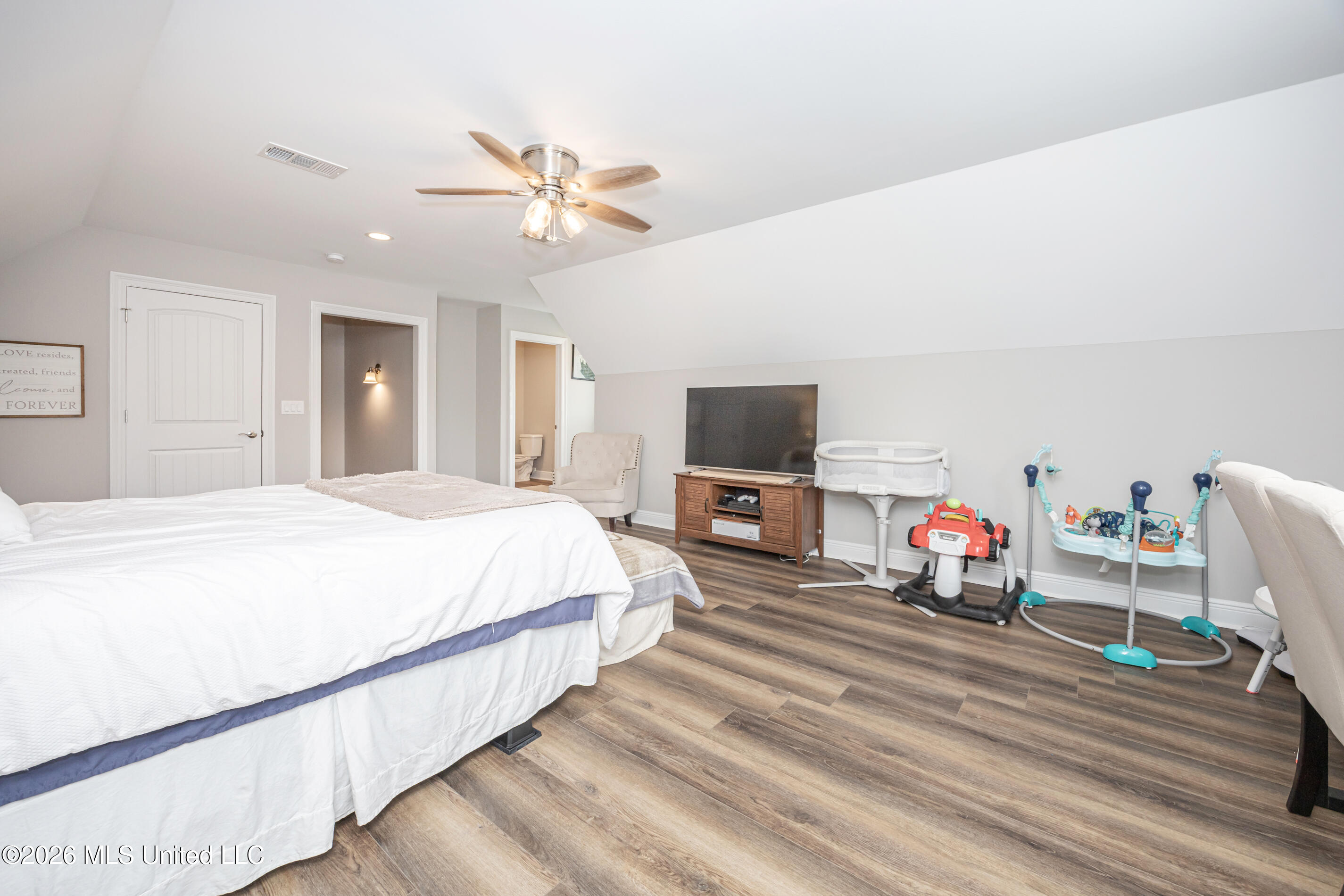 24020 Captain's Court Property Photo 46