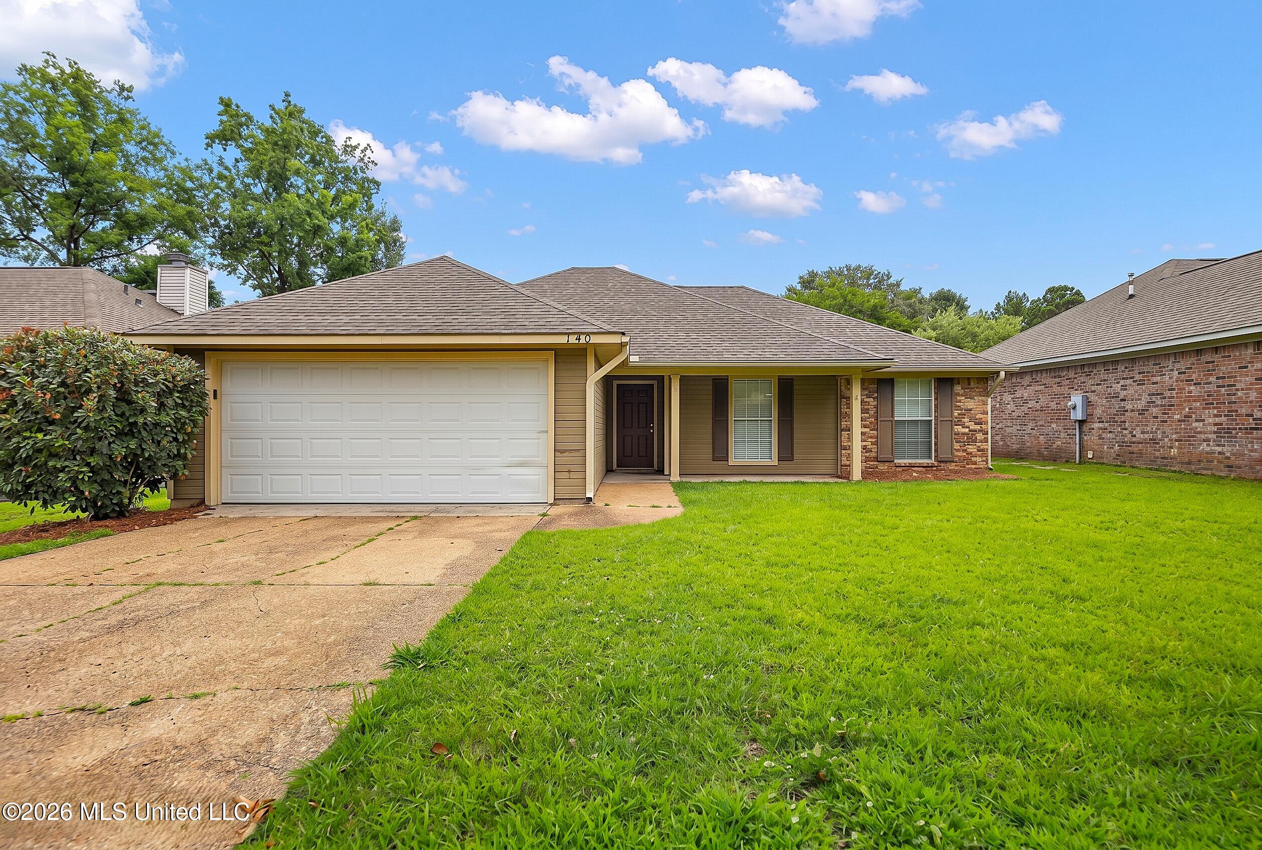 140 Willow Oak Lane Property Photo 1