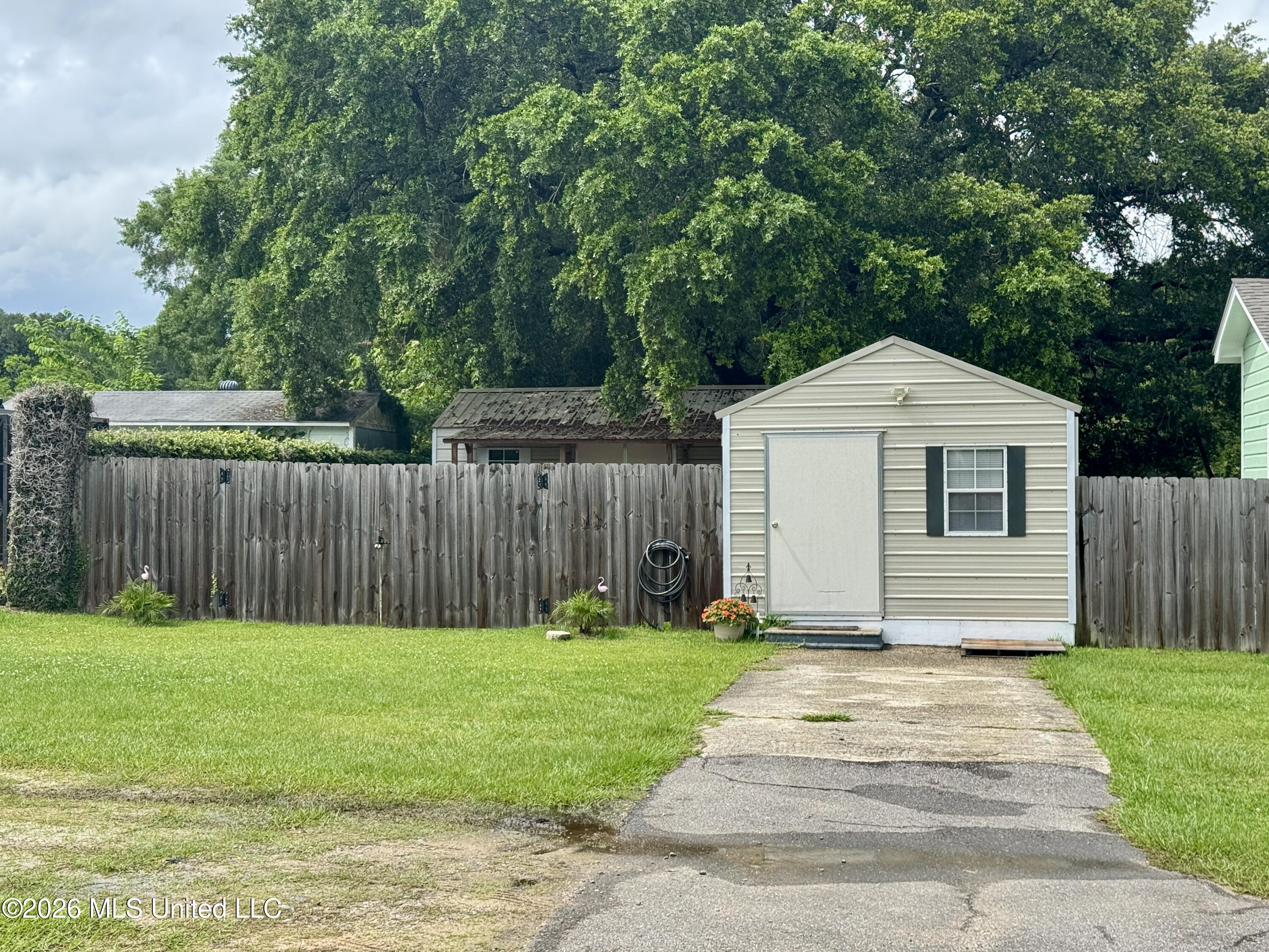 13011 Michael Street Property Photo 6
