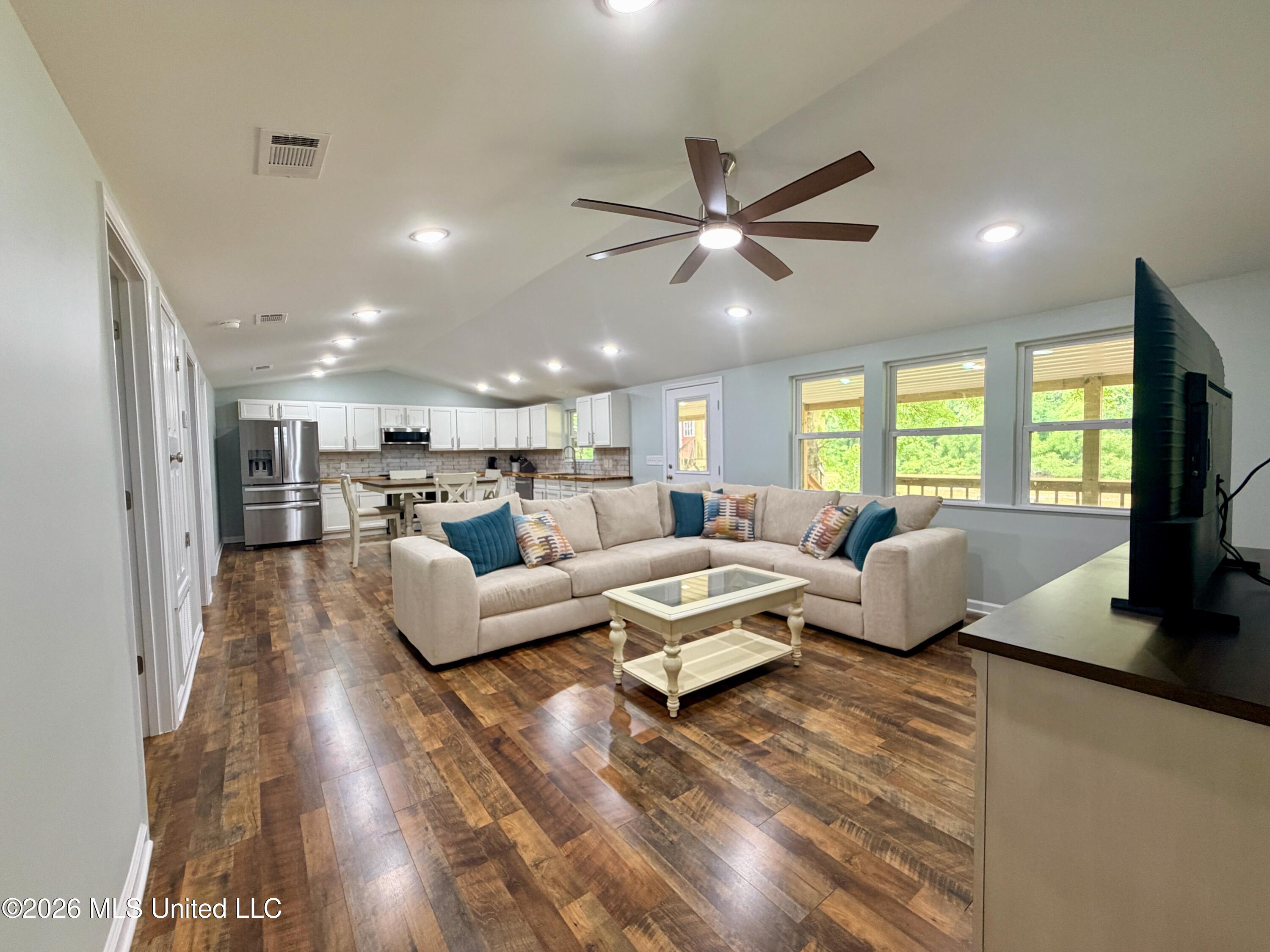 2109 Pascagoula River Dr Property Photo 2