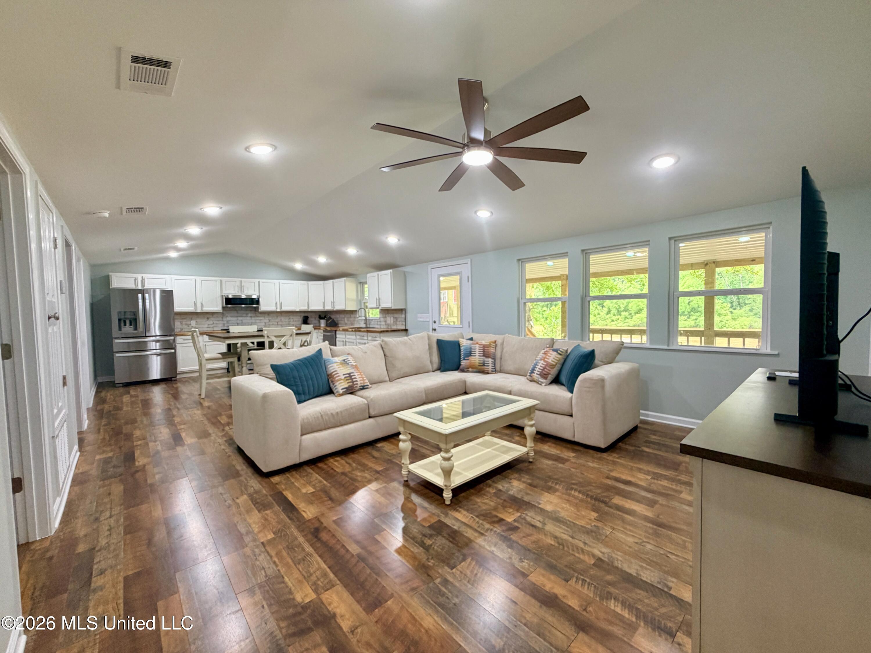 2109 Pascagoula River Dr Property Photo 6
