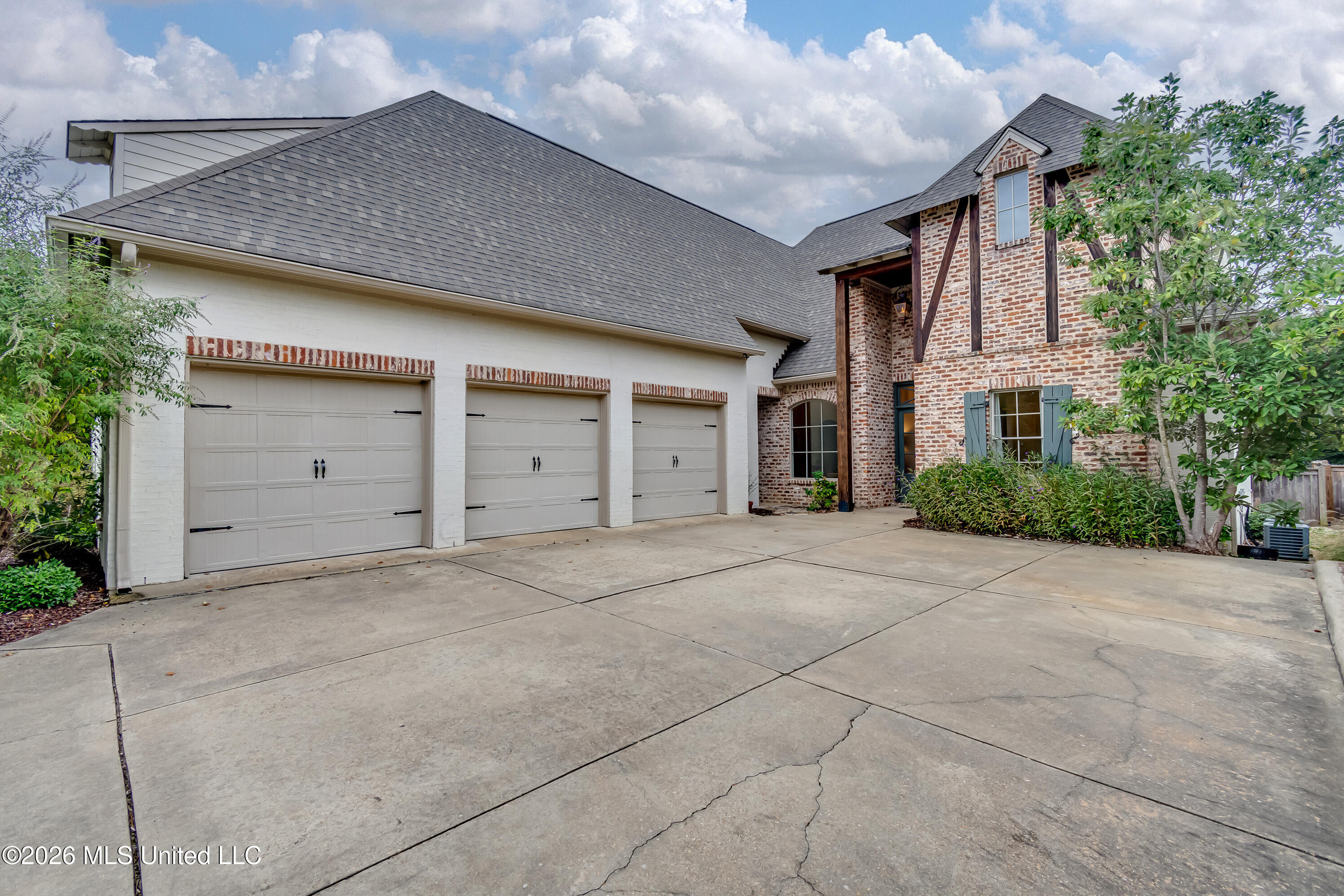 110 Bristol Lane Property Photo 2