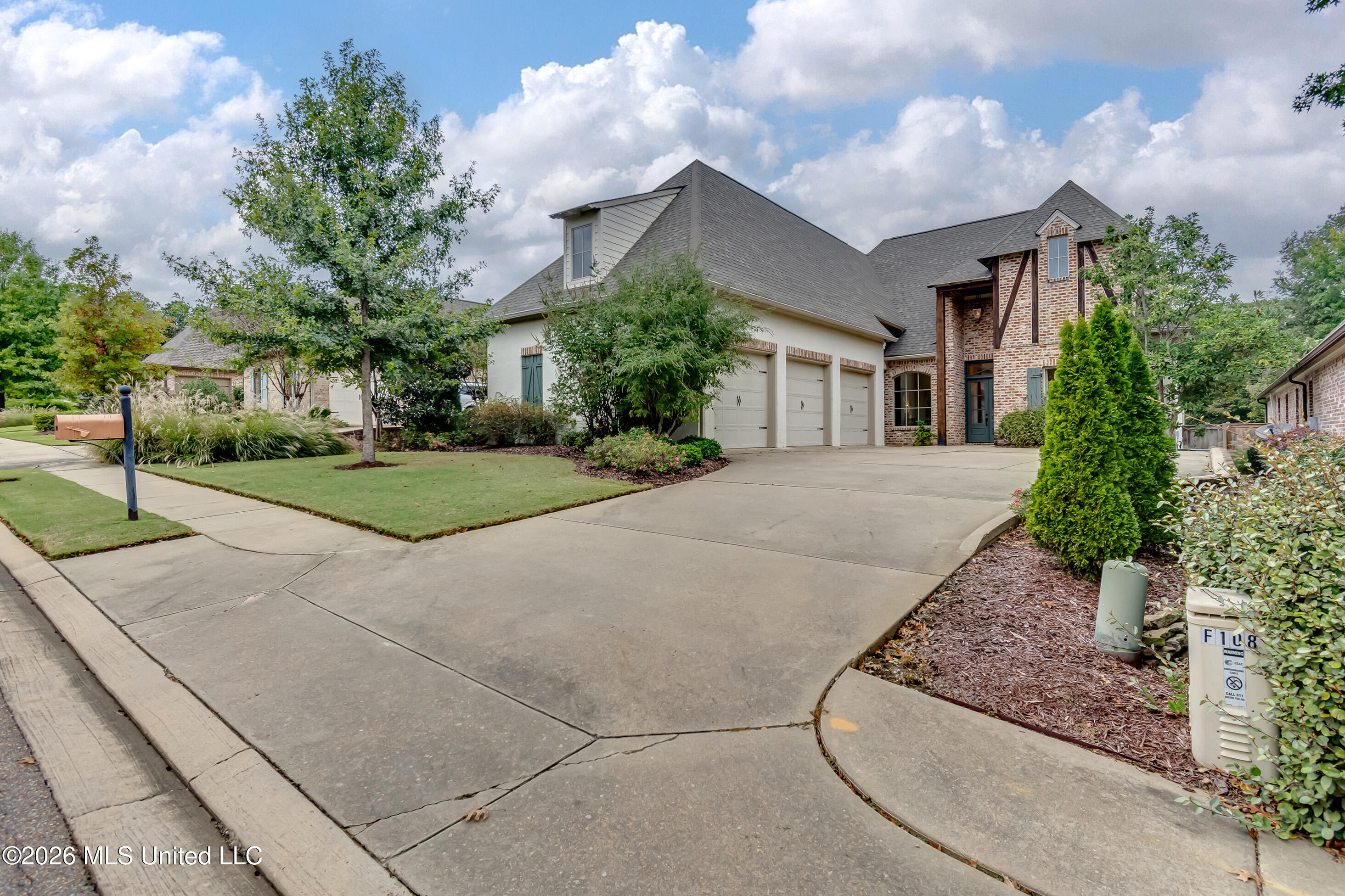 110 Bristol Lane Property Photo 3