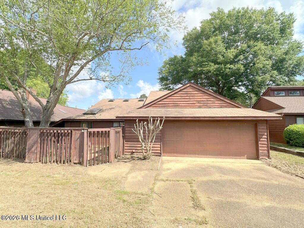 566 S Deerfield Drive Property Photo 1