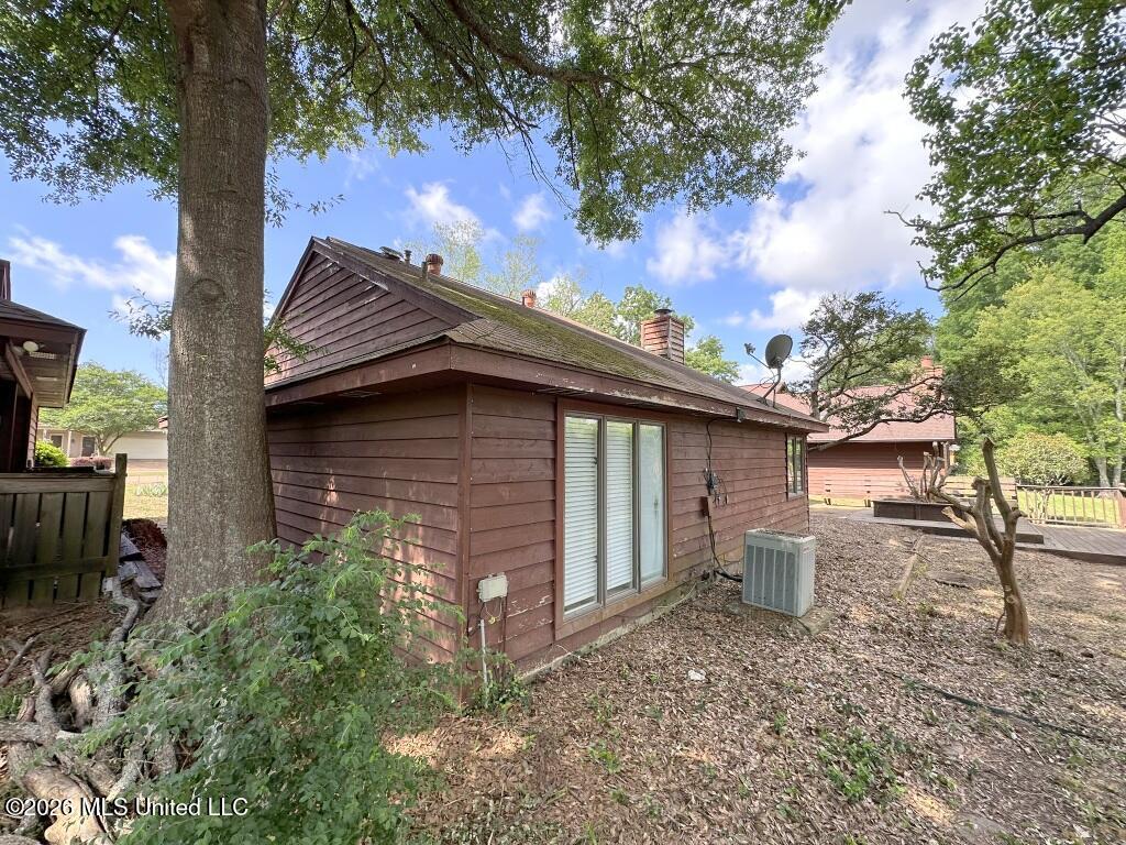 566 S Deerfield Drive Property Photo 2