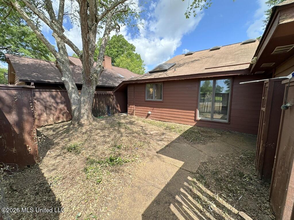 566 S Deerfield Drive Property Photo 3