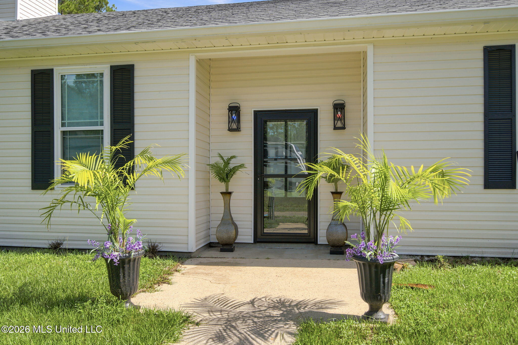 6043 Holly Drive Property Photo 3
