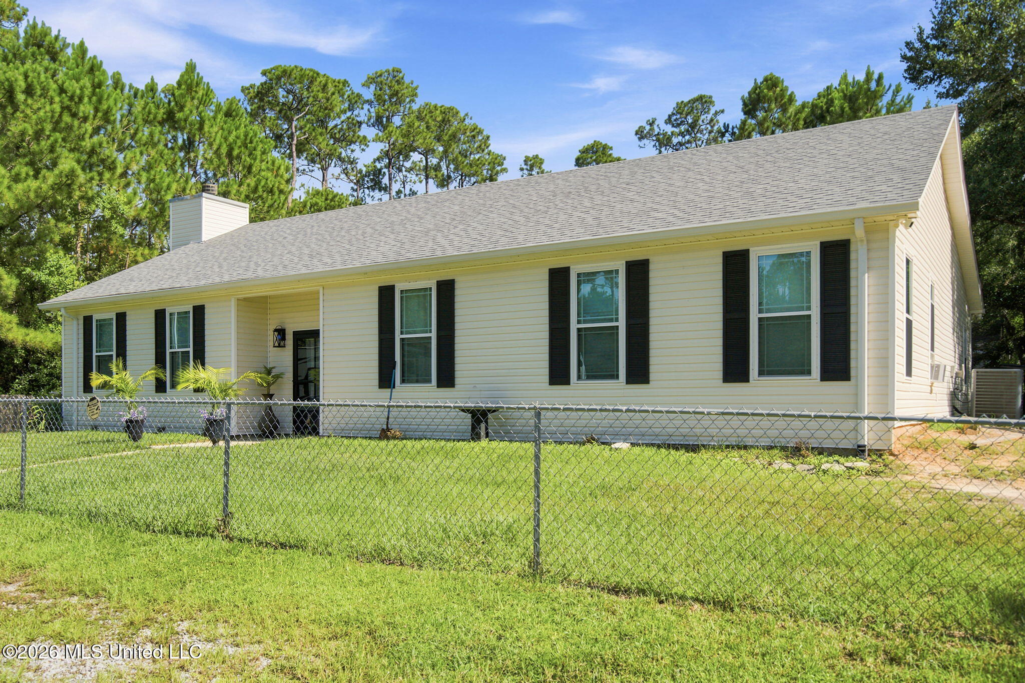 6043 Holly Drive Property Photo 4
