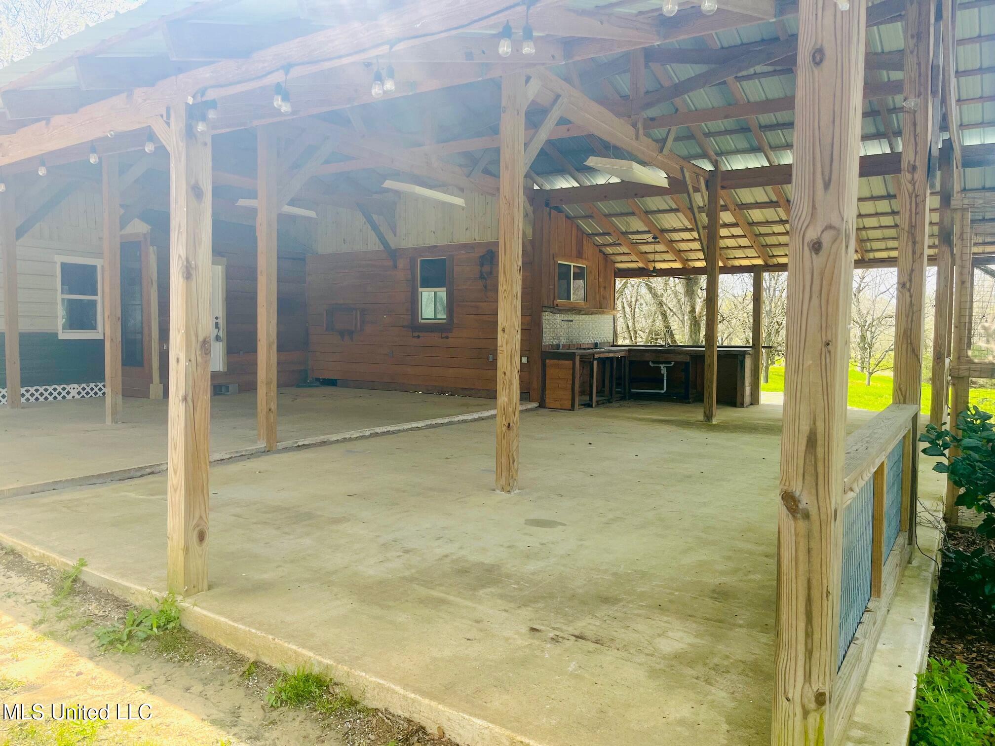 17 B Street Property Photo 3