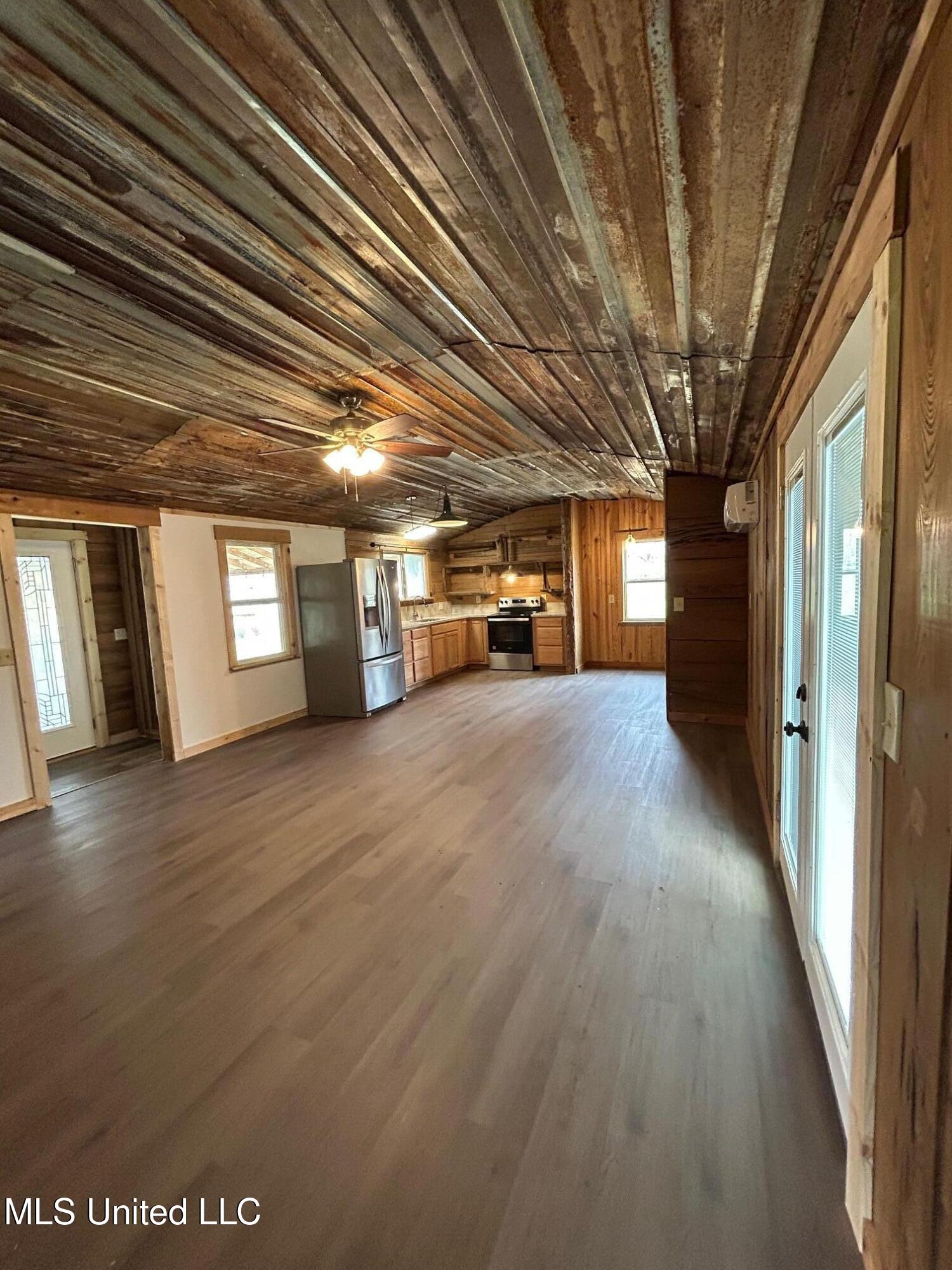 17 B Street Property Photo 8