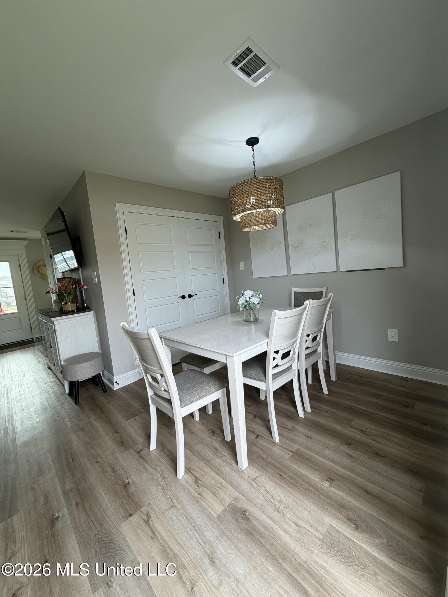 111 Coral Breeze Drive Property Photo 5