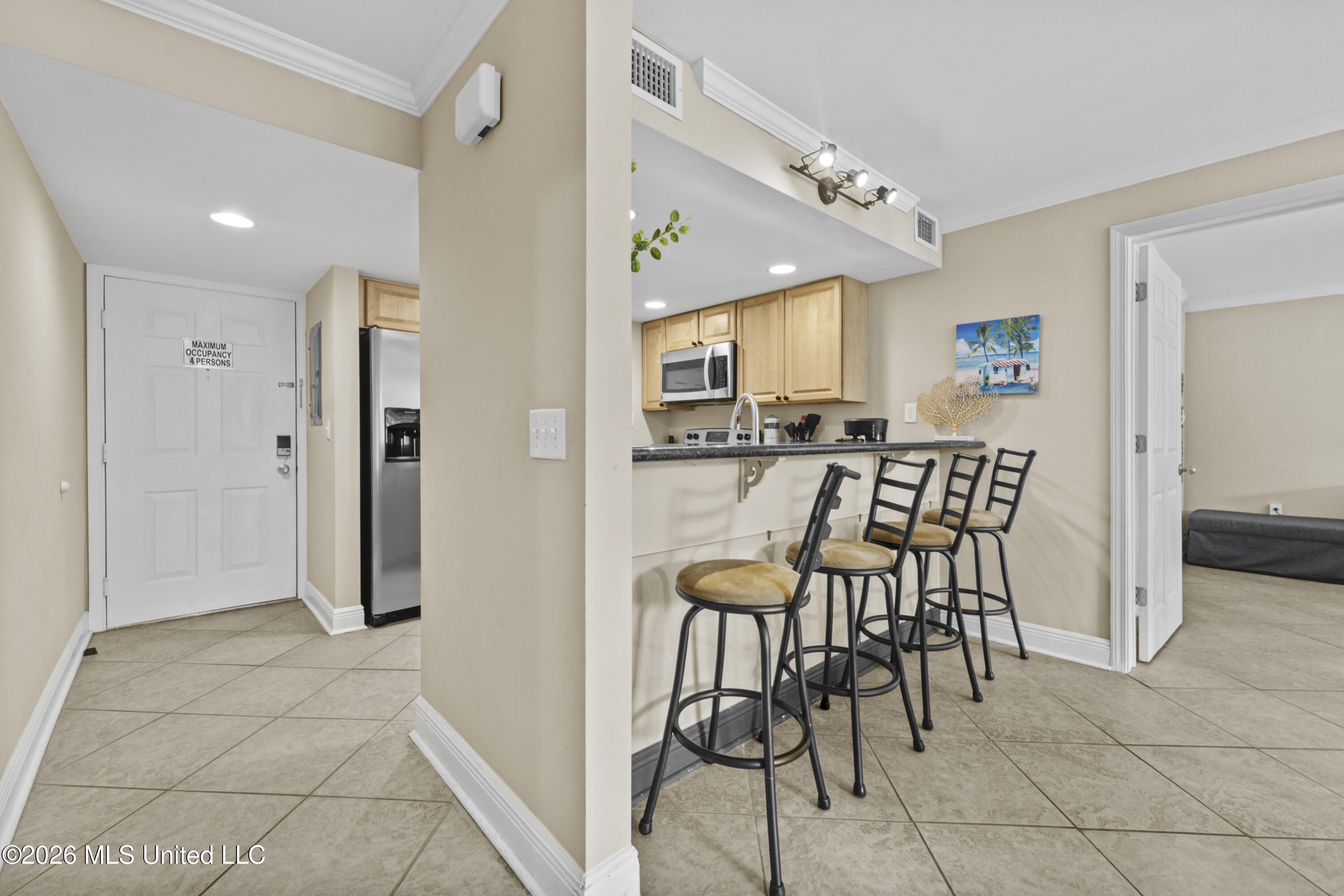 2046 Beach Boulevard Property Photo 6