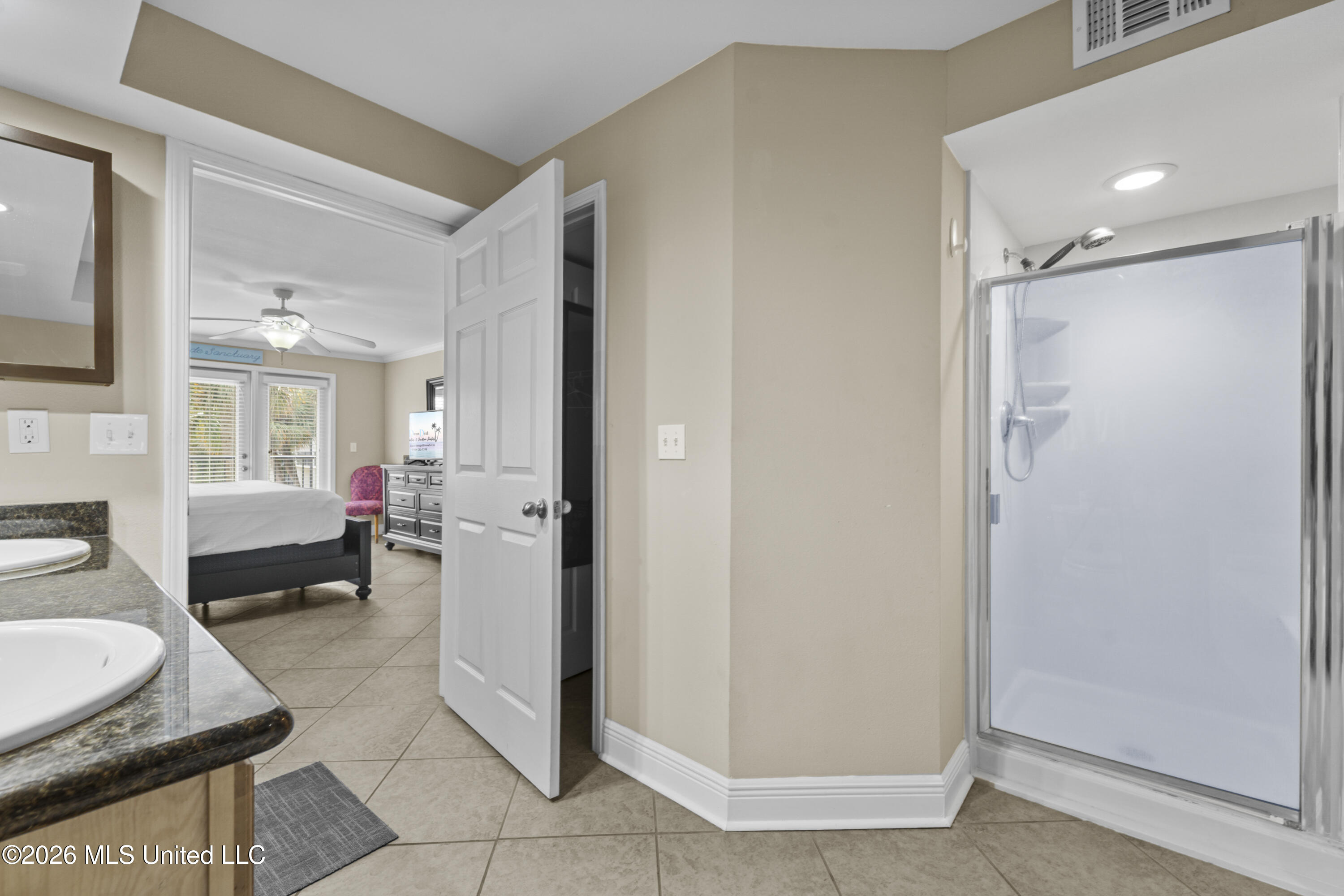 2046 Beach Boulevard Property Photo 9