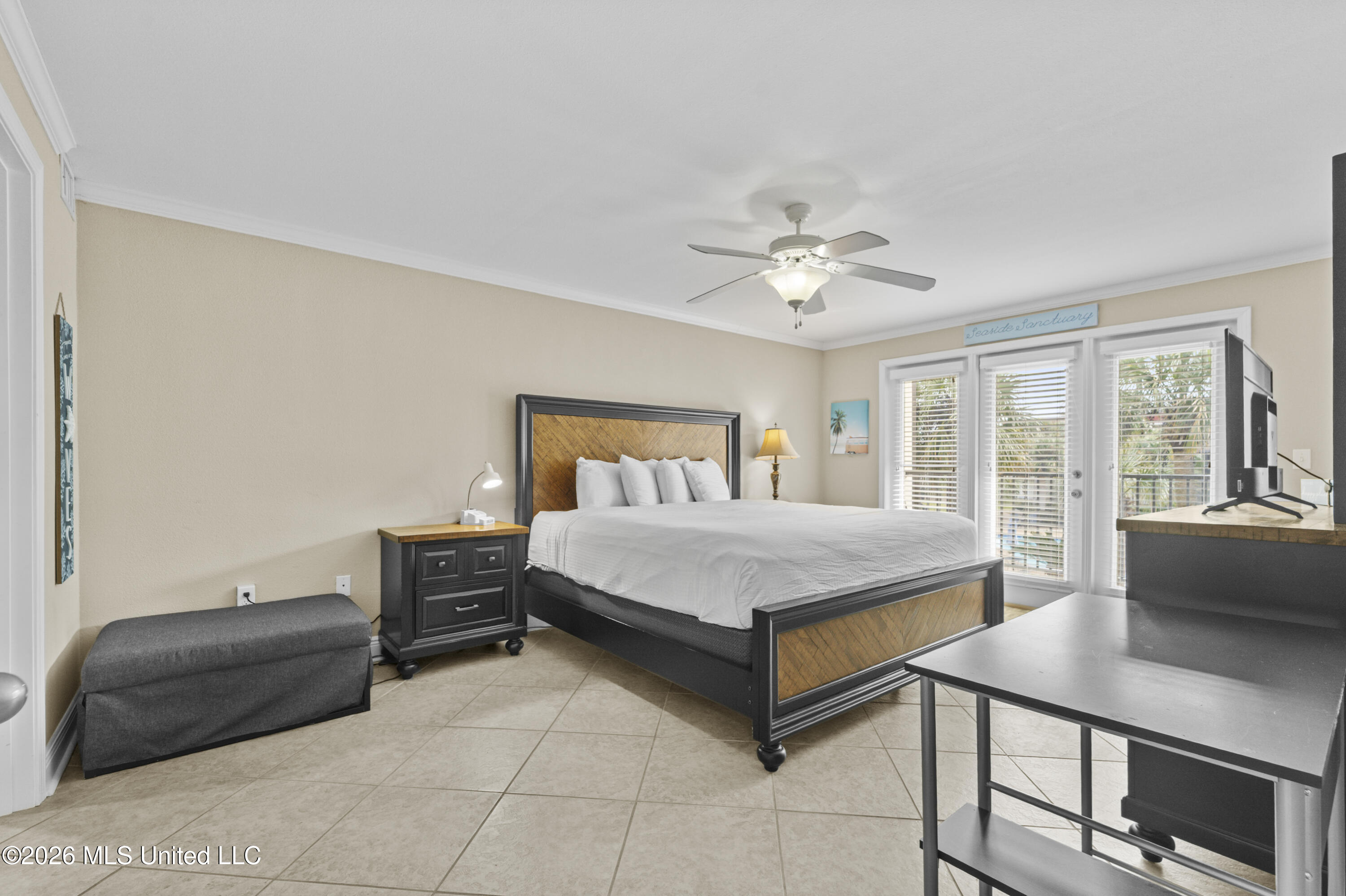 2046 Beach Boulevard Property Photo 11