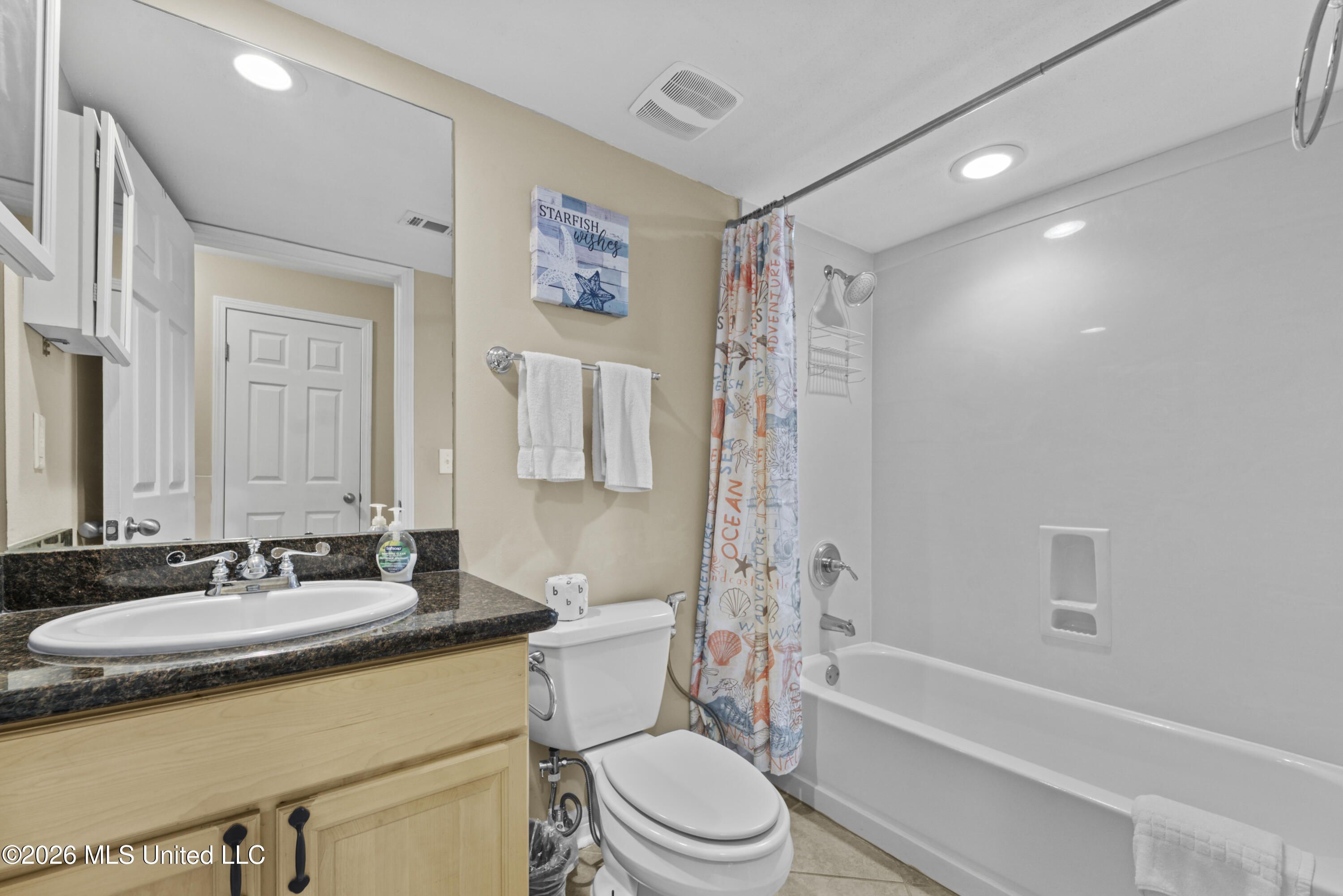2046 Beach Boulevard Property Photo 17