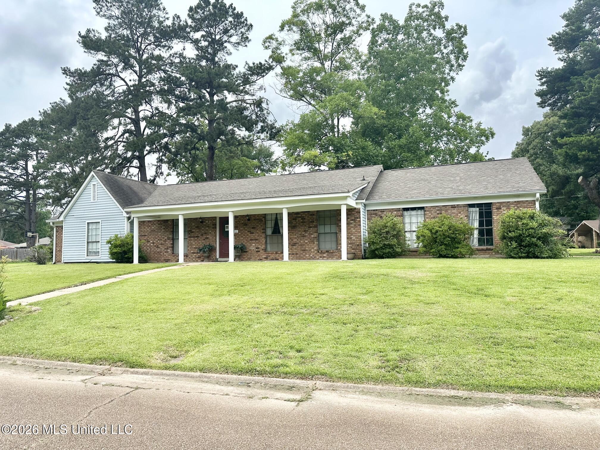 116 Rollingwood Drive Property Photo 1