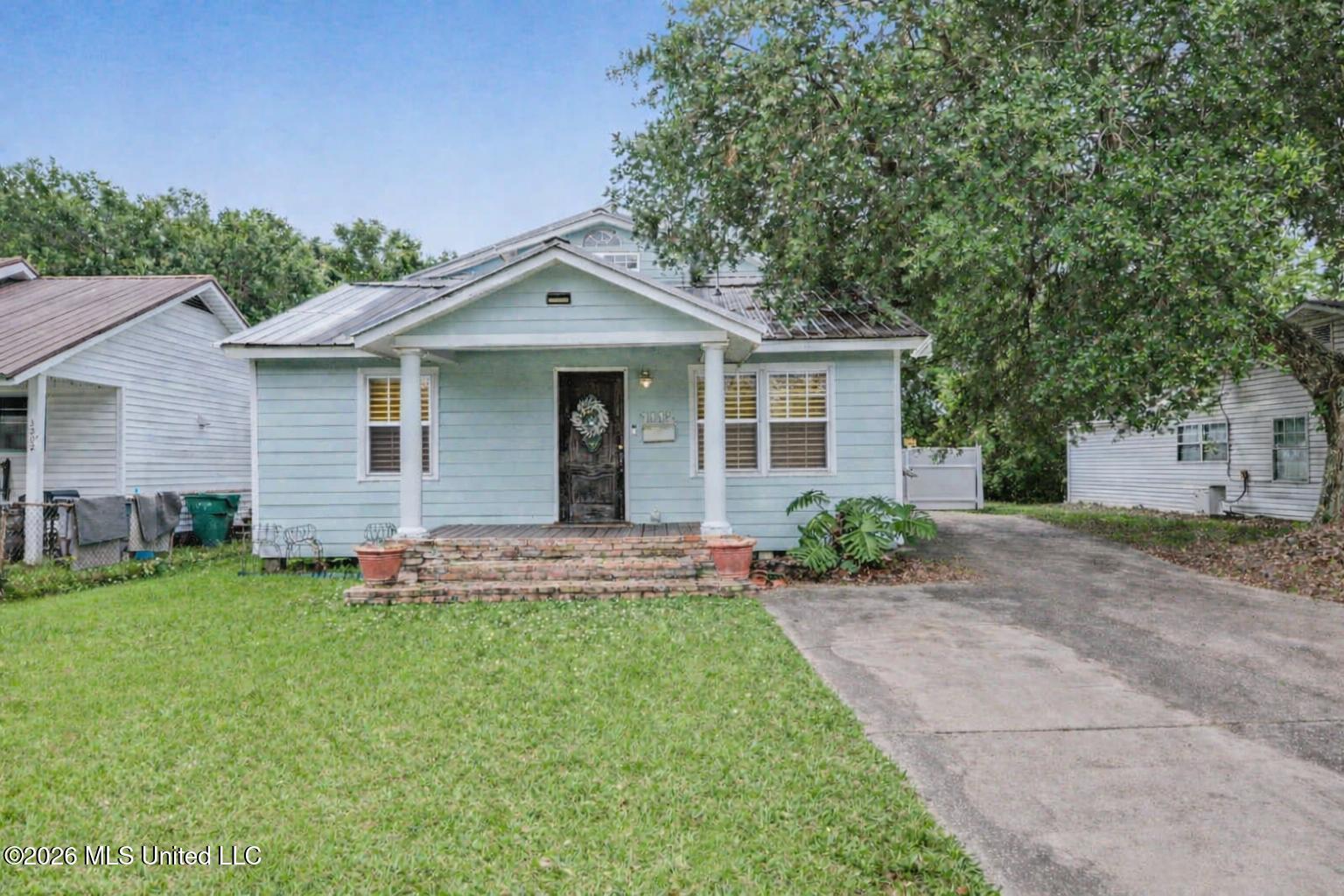 1112 Communy Avenue Property Photo 1